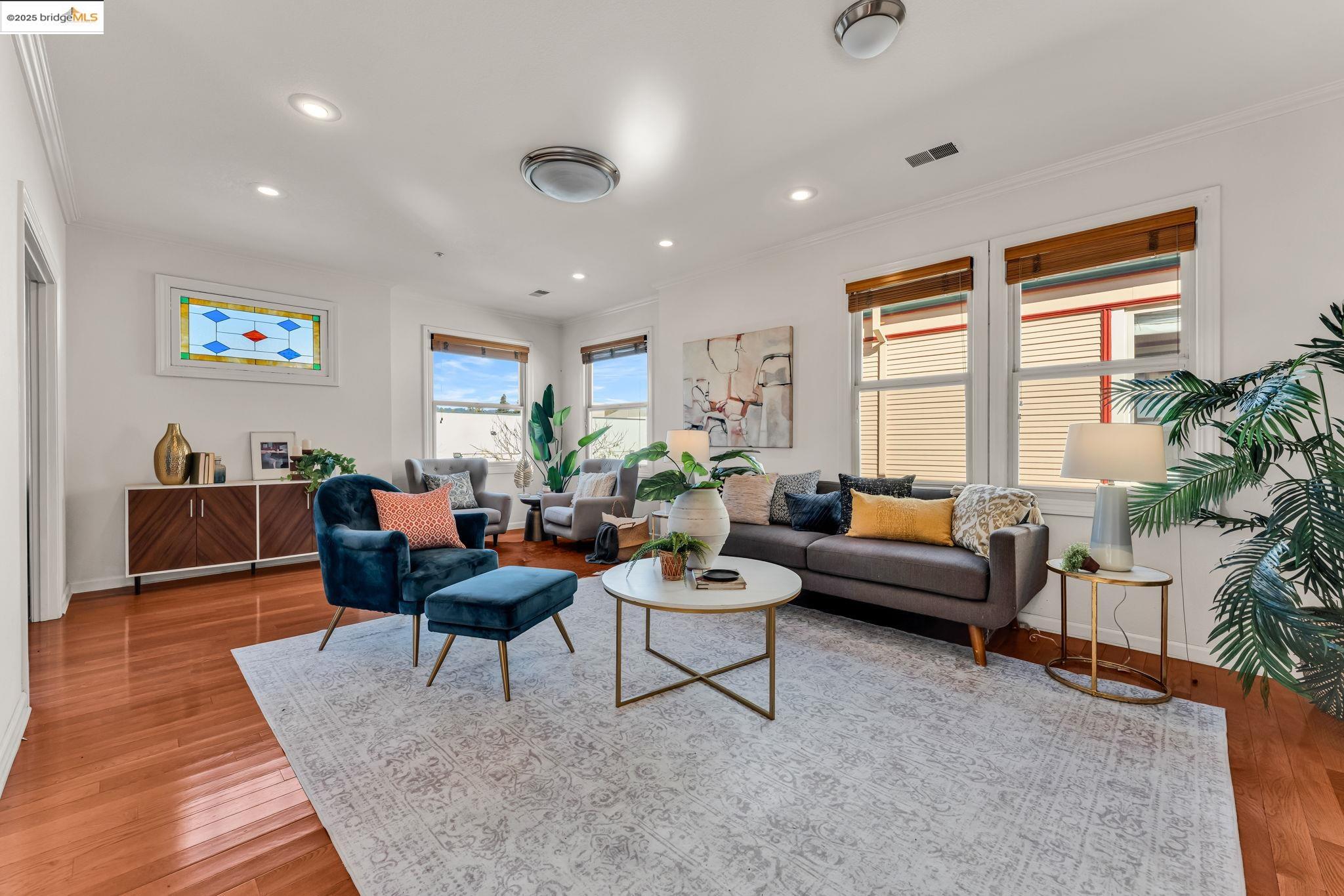 Detail Gallery Image 9 of 45 For 595 22nd St, Oakland,  CA 94612 - 2 Beds | 2 Baths