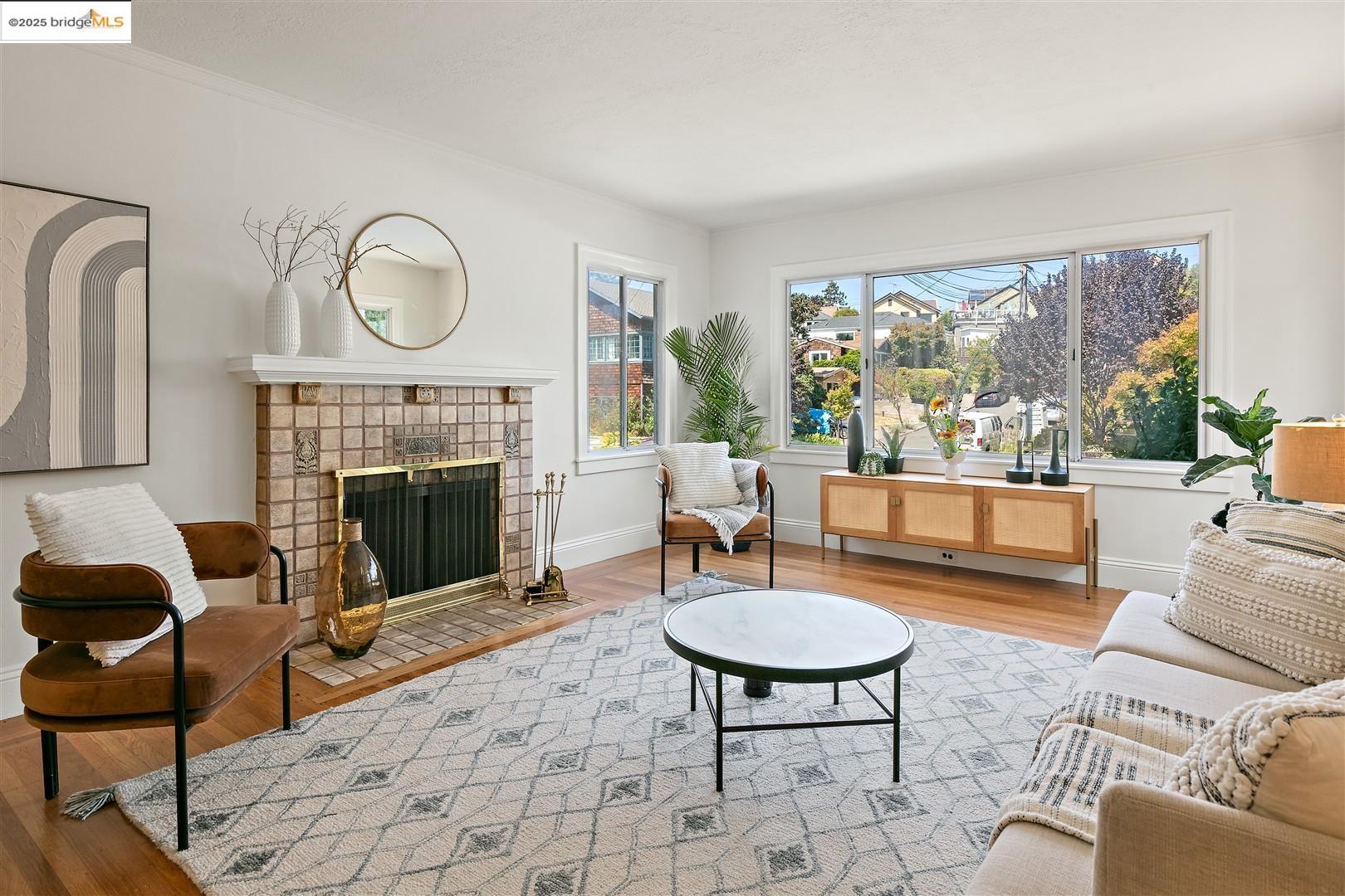 Detail Gallery Image 3 of 31 For 1716 Jaynes St, Berkeley,  CA 94703 - 2 Beds | 1/1 Baths