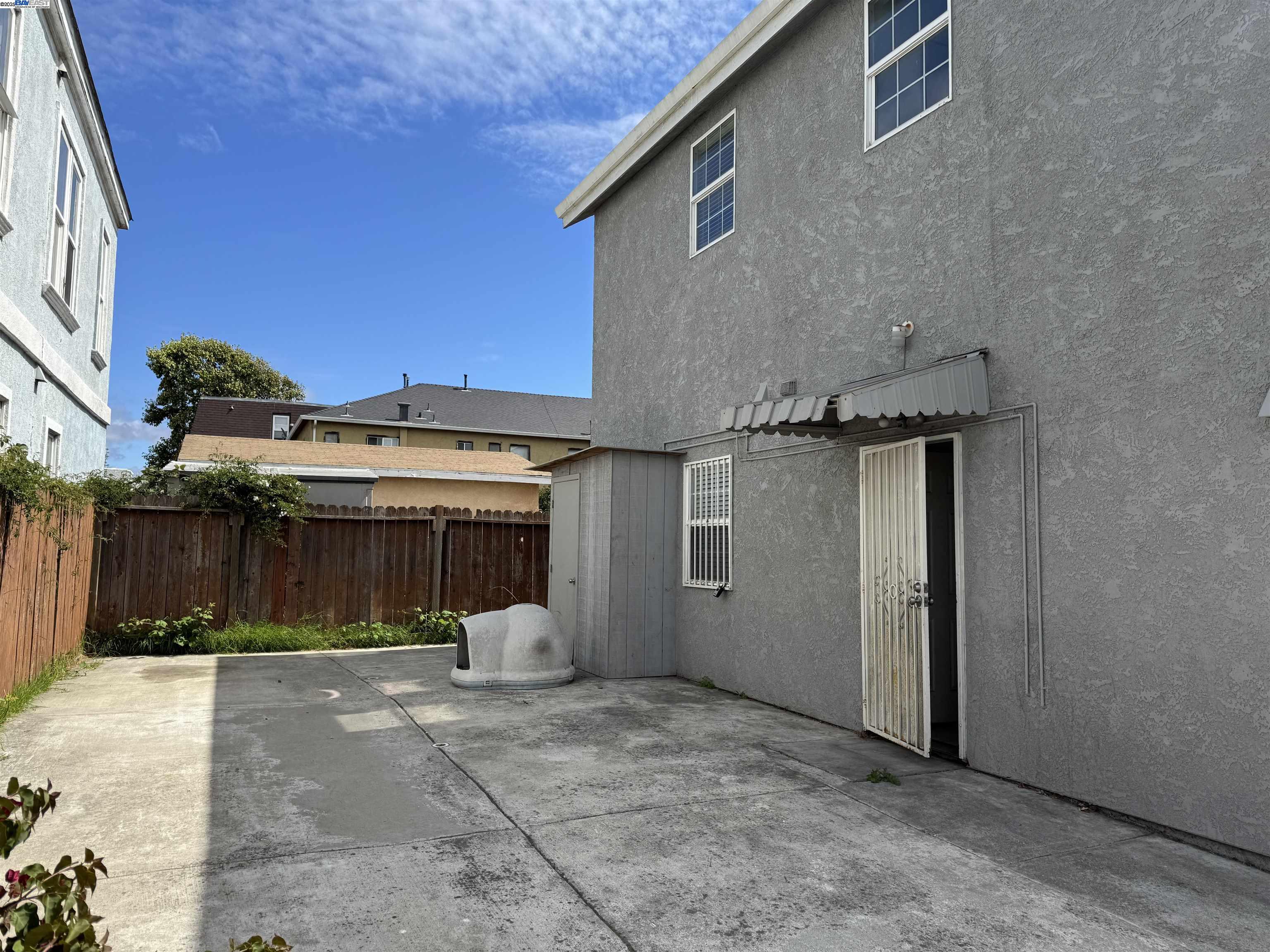 Detail Gallery Image 2 of 26 For 505 Nevin Ave, Richmond,  CA 94801 - 4 Beds | 2/1 Baths