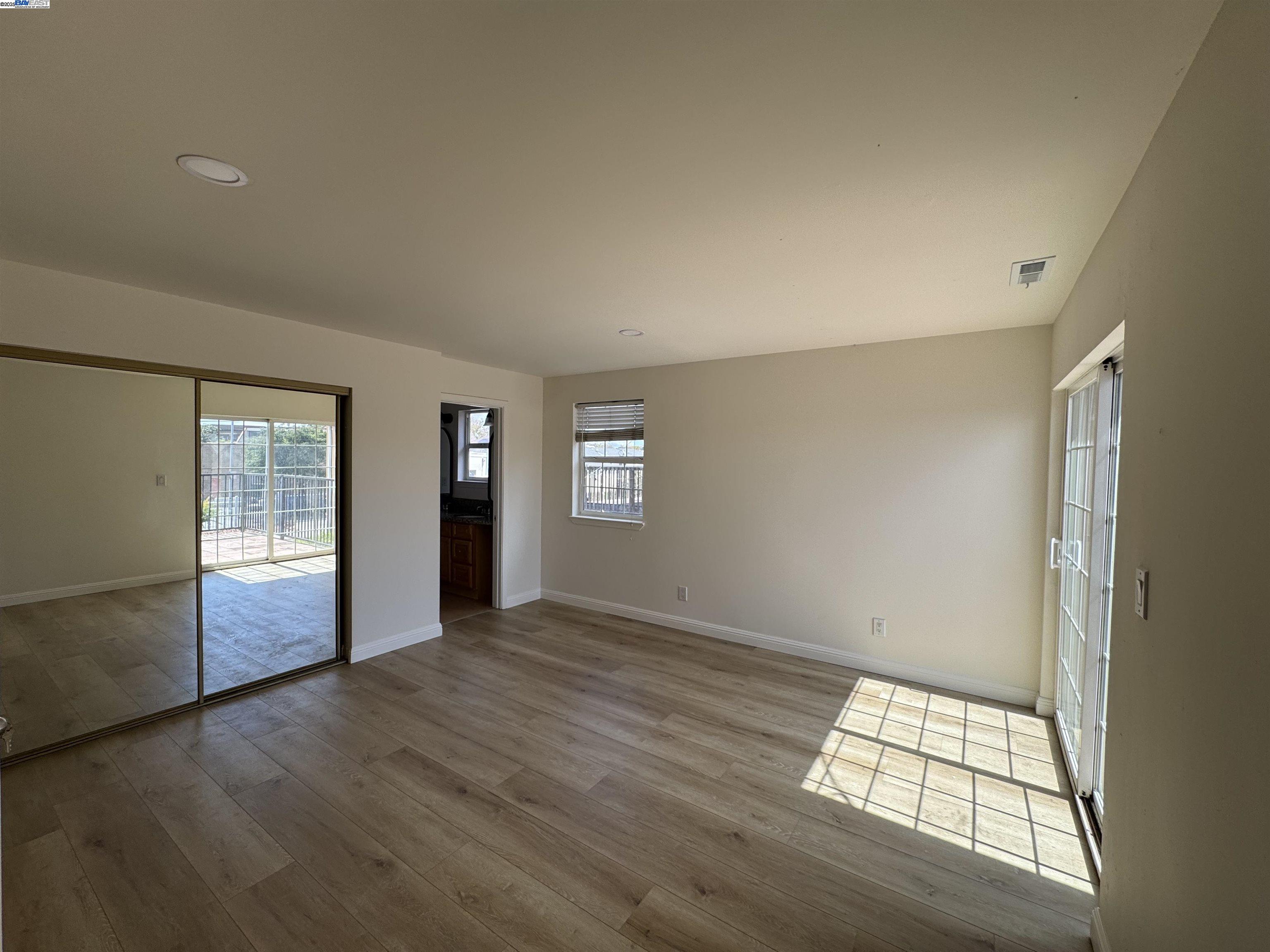 Detail Gallery Image 13 of 26 For 505 Nevin Ave, Richmond,  CA 94801 - 4 Beds | 2/1 Baths