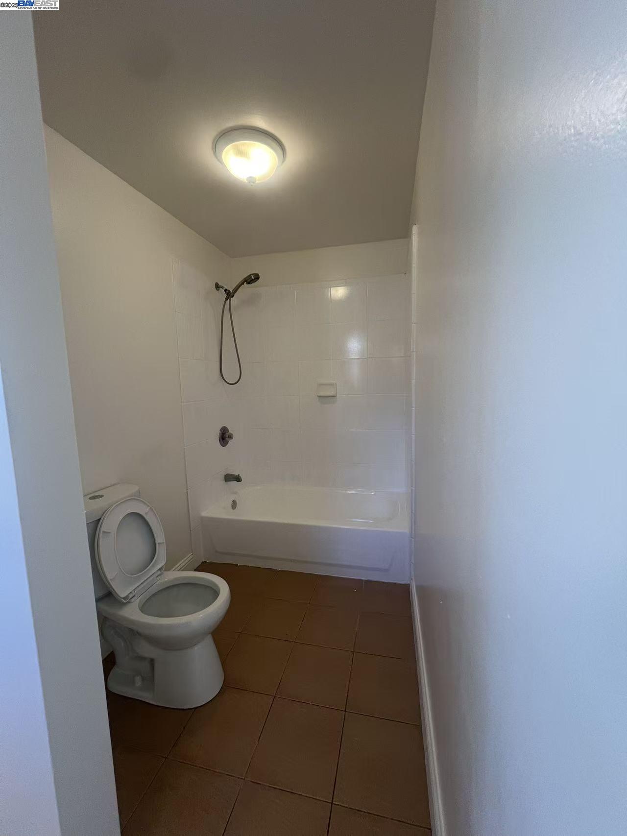Detail Gallery Image 15 of 26 For 505 Nevin Ave, Richmond,  CA 94801 - 4 Beds | 2/1 Baths