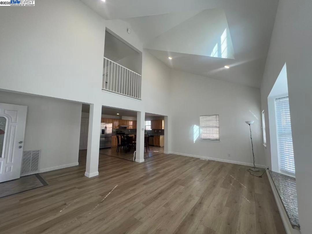 Detail Gallery Image 3 of 26 For 505 Nevin Ave, Richmond,  CA 94801 - 4 Beds | 2/1 Baths