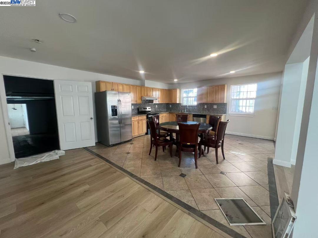 Detail Gallery Image 5 of 26 For 505 Nevin Ave, Richmond,  CA 94801 - 4 Beds | 2/1 Baths