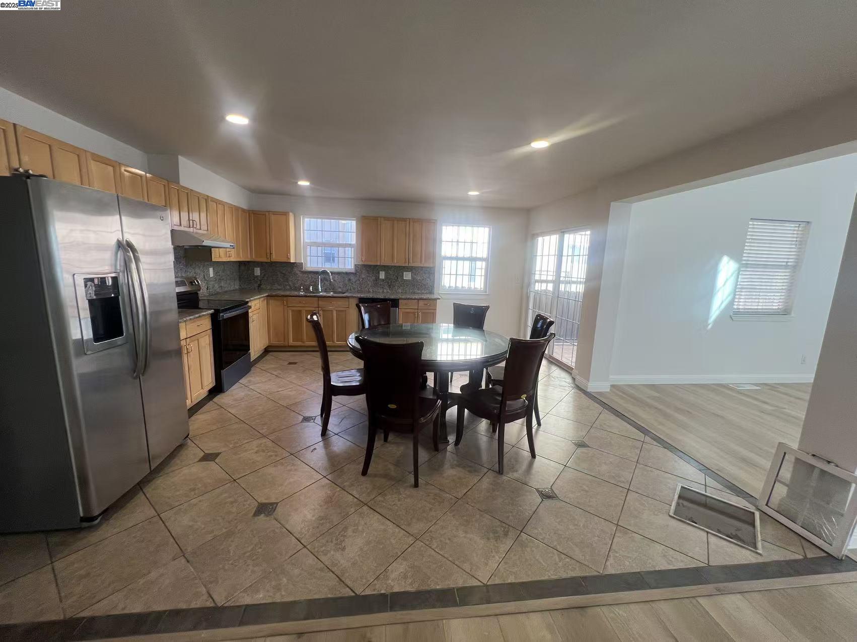 Detail Gallery Image 6 of 26 For 505 Nevin Ave, Richmond,  CA 94801 - 4 Beds | 2/1 Baths