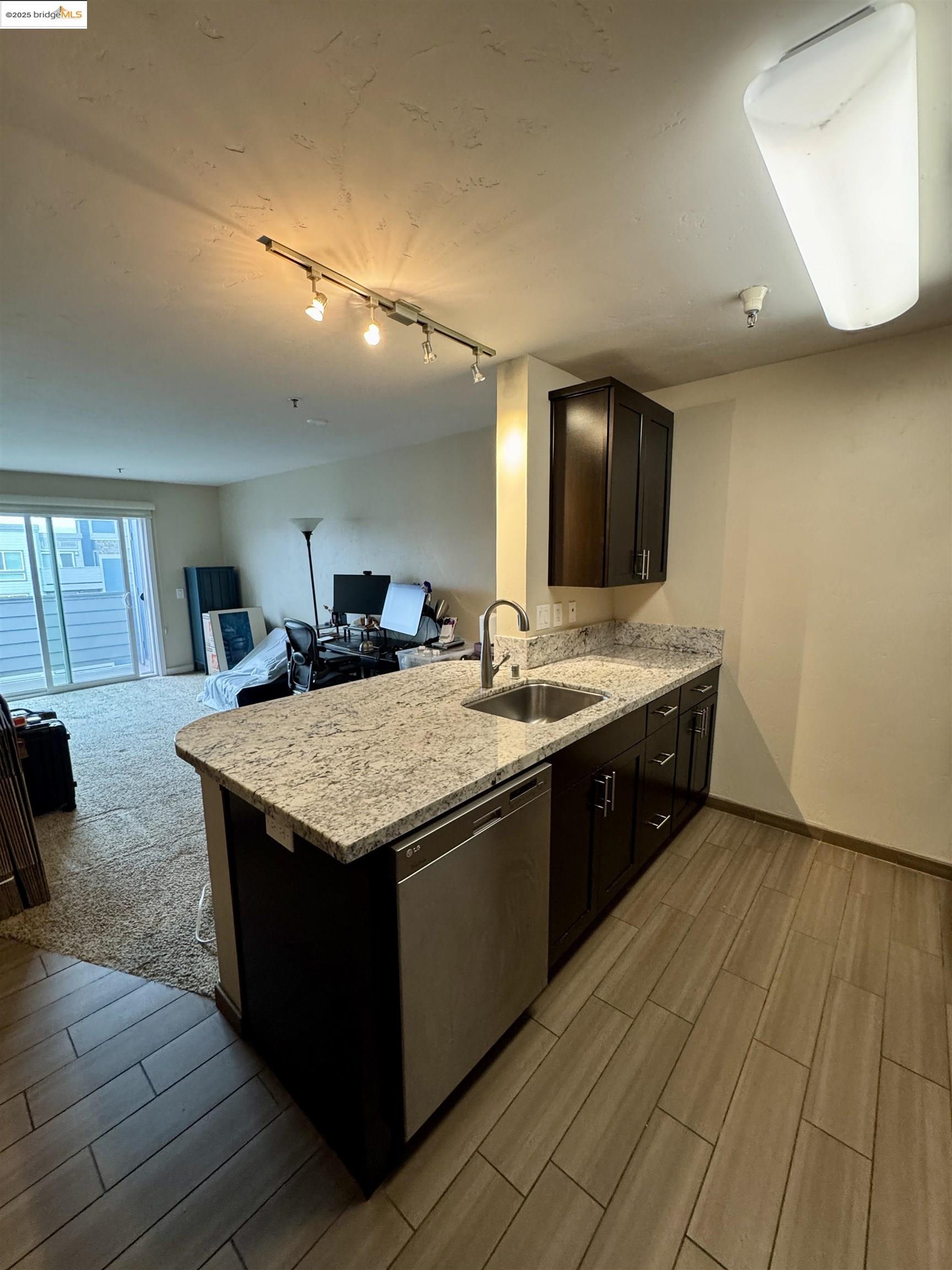 Detail Gallery Image 11 of 28 For 6400 Christie Ave, Emeryville,  CA 94608 - 1 Beds | 1 Baths