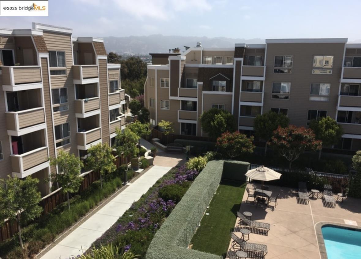 Detail Gallery Image 3 of 28 For 6400 Christie Ave, Emeryville,  CA 94608 - 1 Beds | 1 Baths
