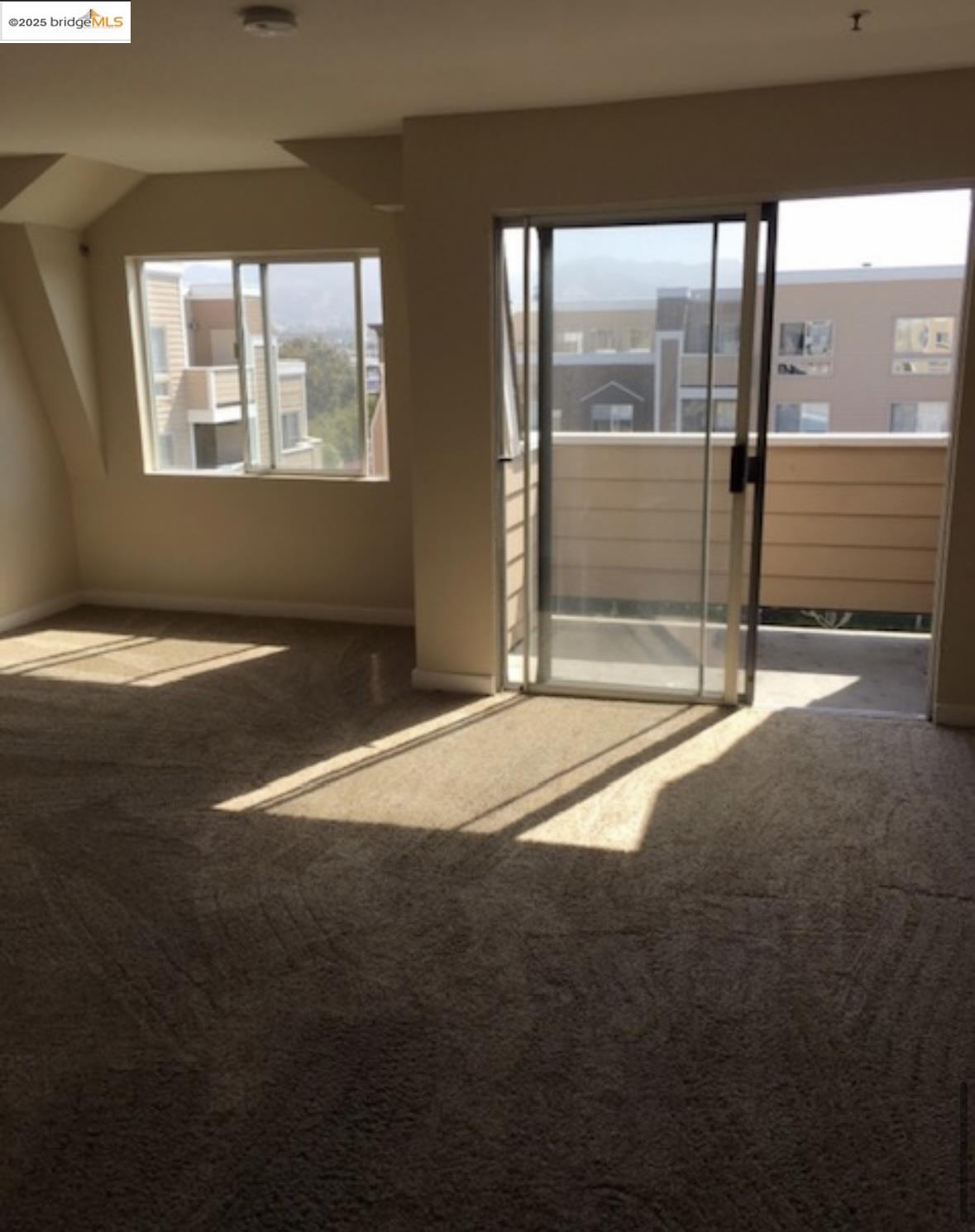 Detail Gallery Image 6 of 28 For 6400 Christie Ave, Emeryville,  CA 94608 - 1 Beds | 1 Baths