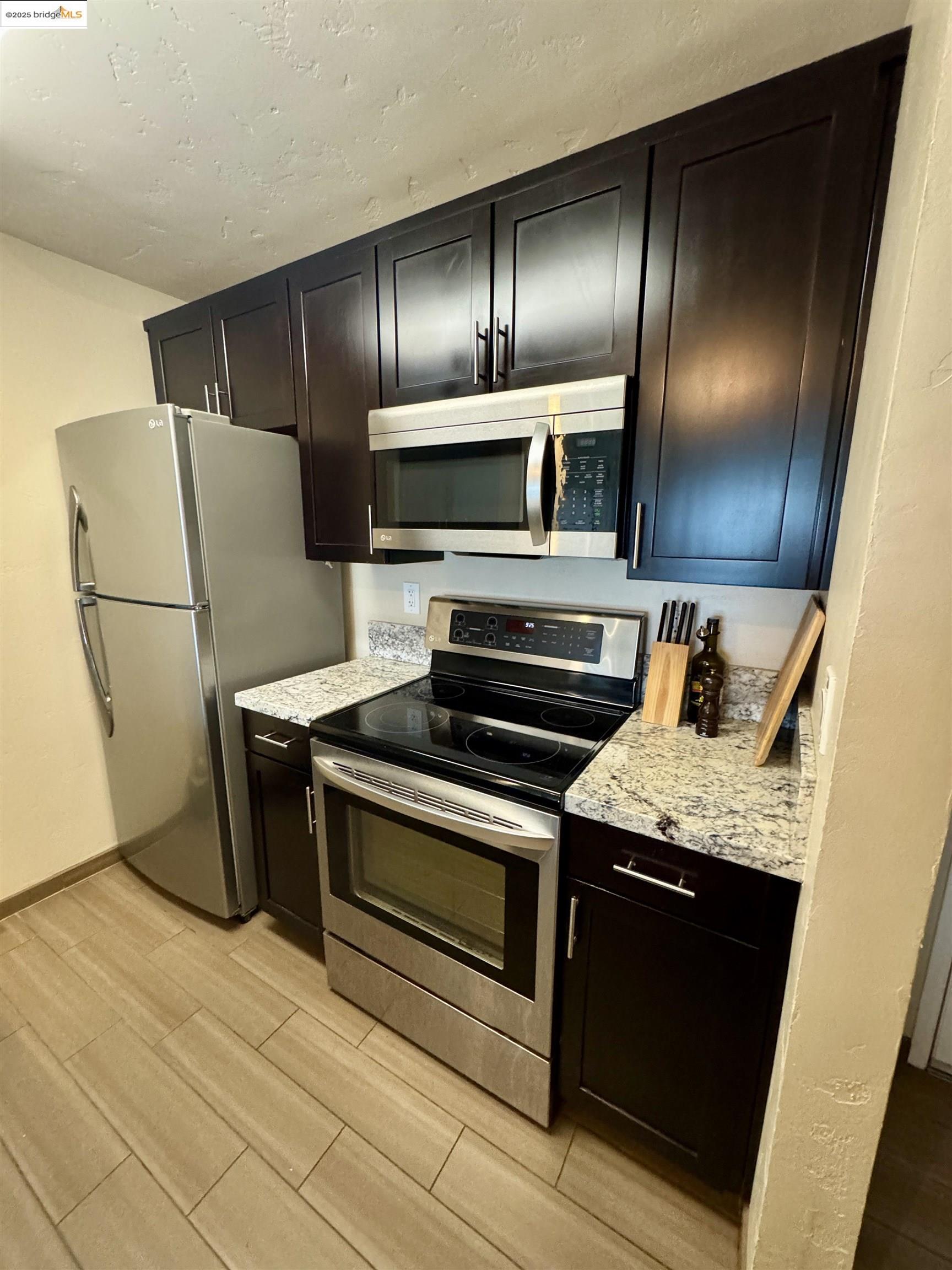 Detail Gallery Image 8 of 28 For 6400 Christie Ave, Emeryville,  CA 94608 - 1 Beds | 1 Baths