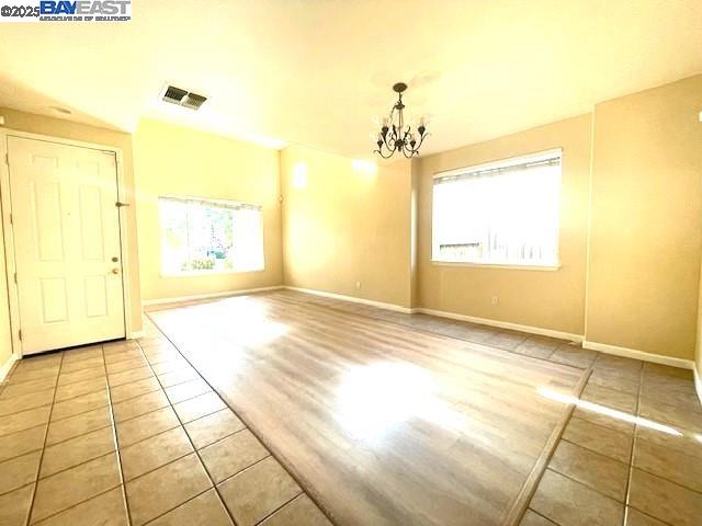 Detail Gallery Image 2 of 34 For 2501 Crystal Way, Antioch,  CA 94531 - 4 Beds | 2/1 Baths