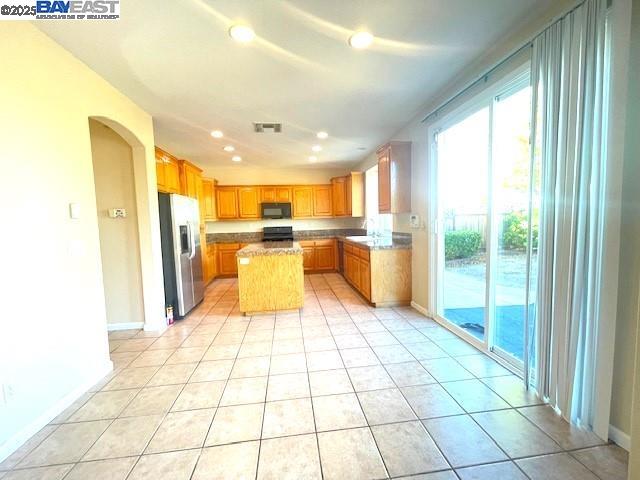 Detail Gallery Image 12 of 34 For 2501 Crystal Way, Antioch,  CA 94531 - 4 Beds | 2/1 Baths