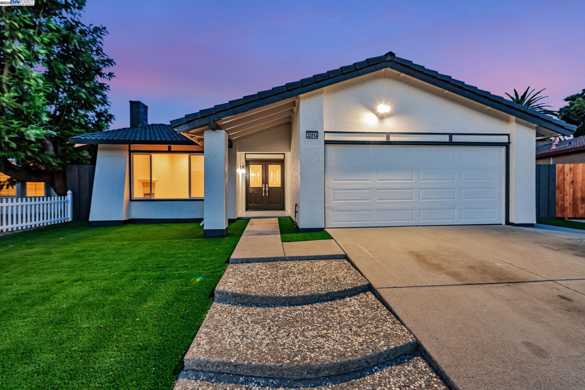 Detail Gallery Image 2 of 38 For 32814 Shaver Lake St, Fremont,  CA 94555 - 4 Beds | 2 Baths