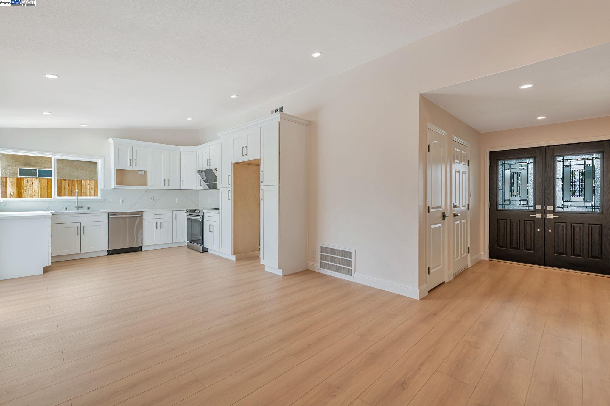 Detail Gallery Image 13 of 38 For 32814 Shaver Lake St, Fremont,  CA 94555 - 4 Beds | 2 Baths