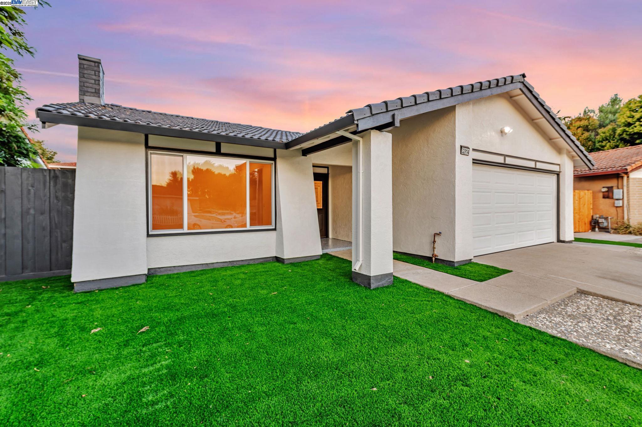 Detail Gallery Image 3 of 38 For 32814 Shaver Lake St, Fremont,  CA 94555 - 4 Beds | 2 Baths