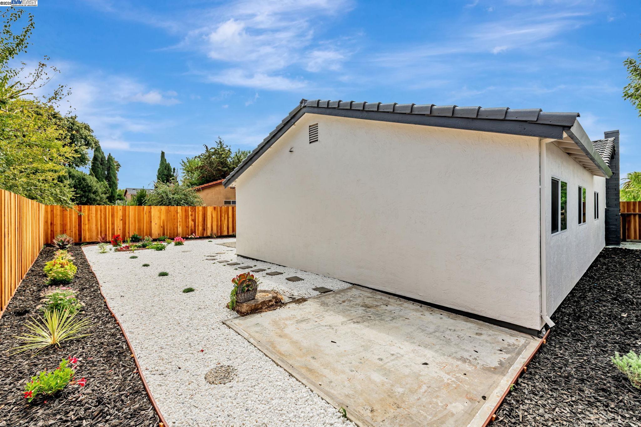 Detail Gallery Image 34 of 38 For 32814 Shaver Lake St, Fremont,  CA 94555 - 4 Beds | 2 Baths