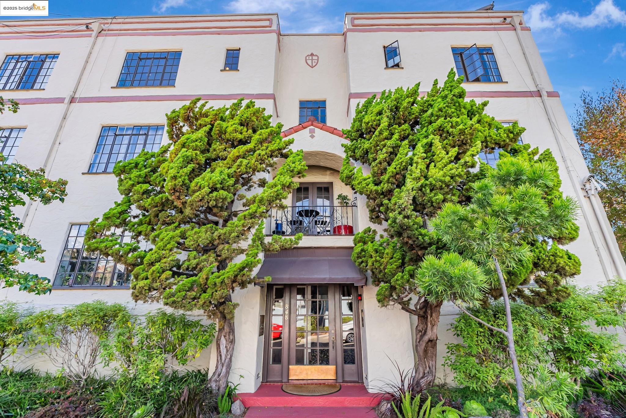 Front Image Thumbnail for EB41111572