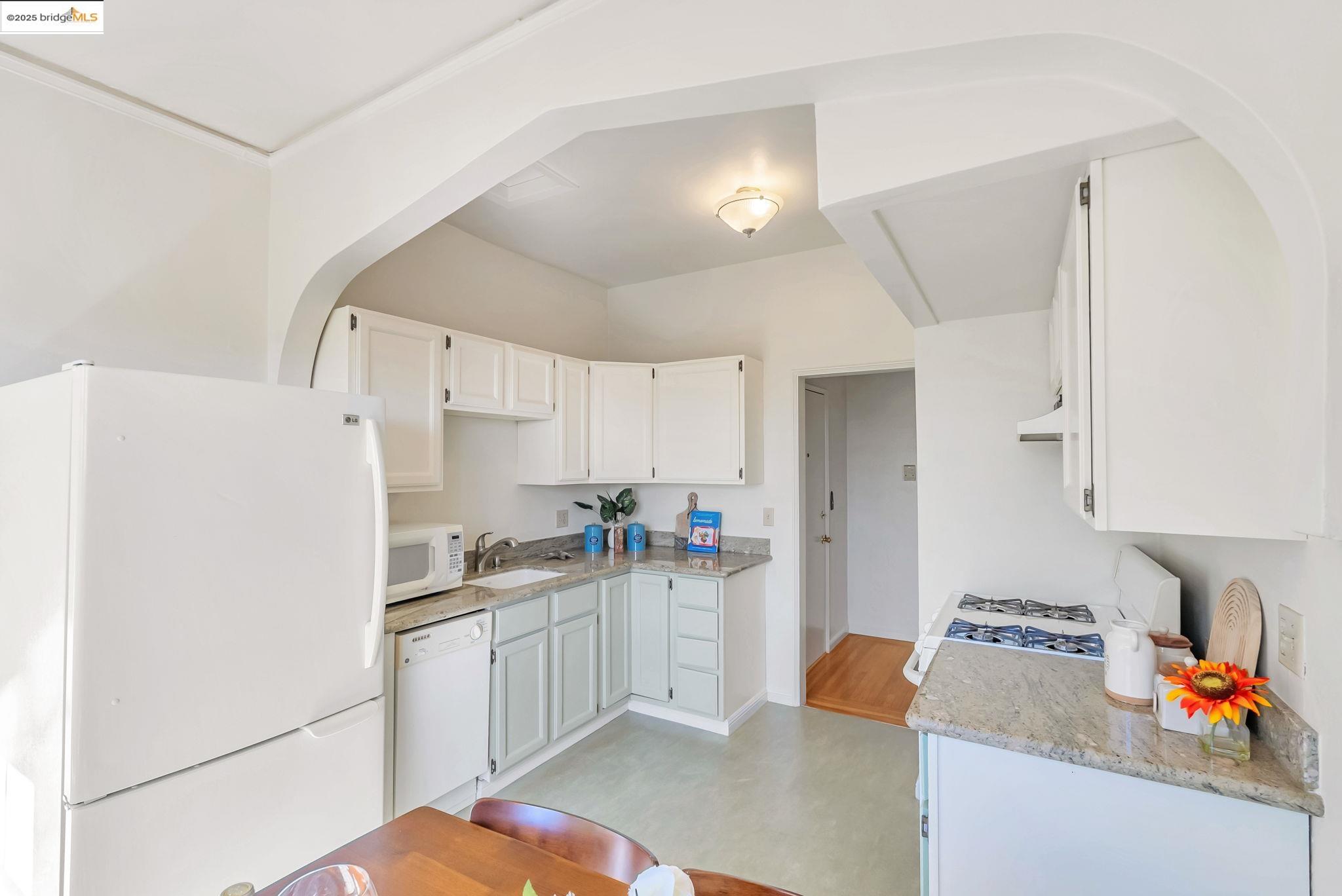 Photo #15: 41111572 Listing: Photo #15