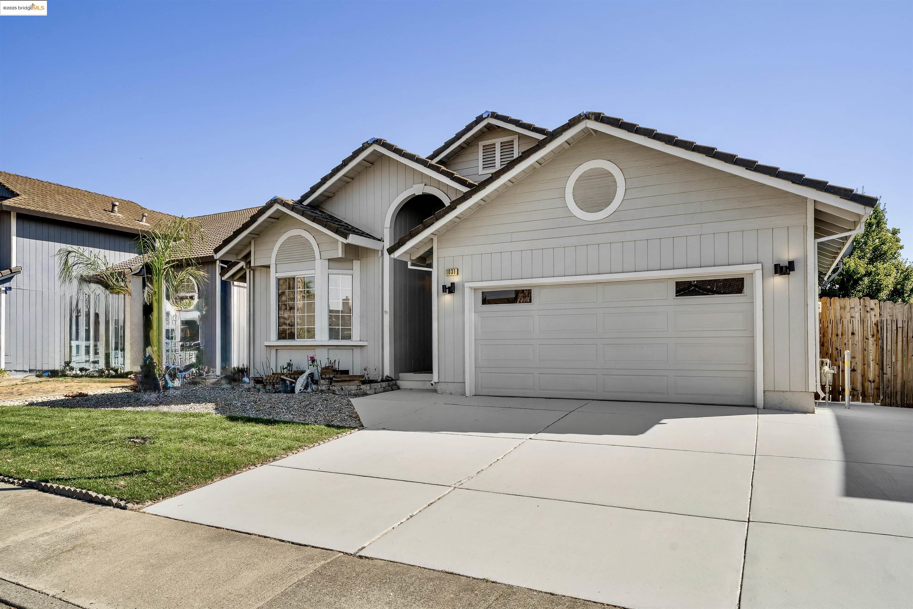 Detail Gallery Image 1 of 25 For 1031 Valley Oak Way, Fairfield,  CA 94533 - 3 Beds | 2 Baths