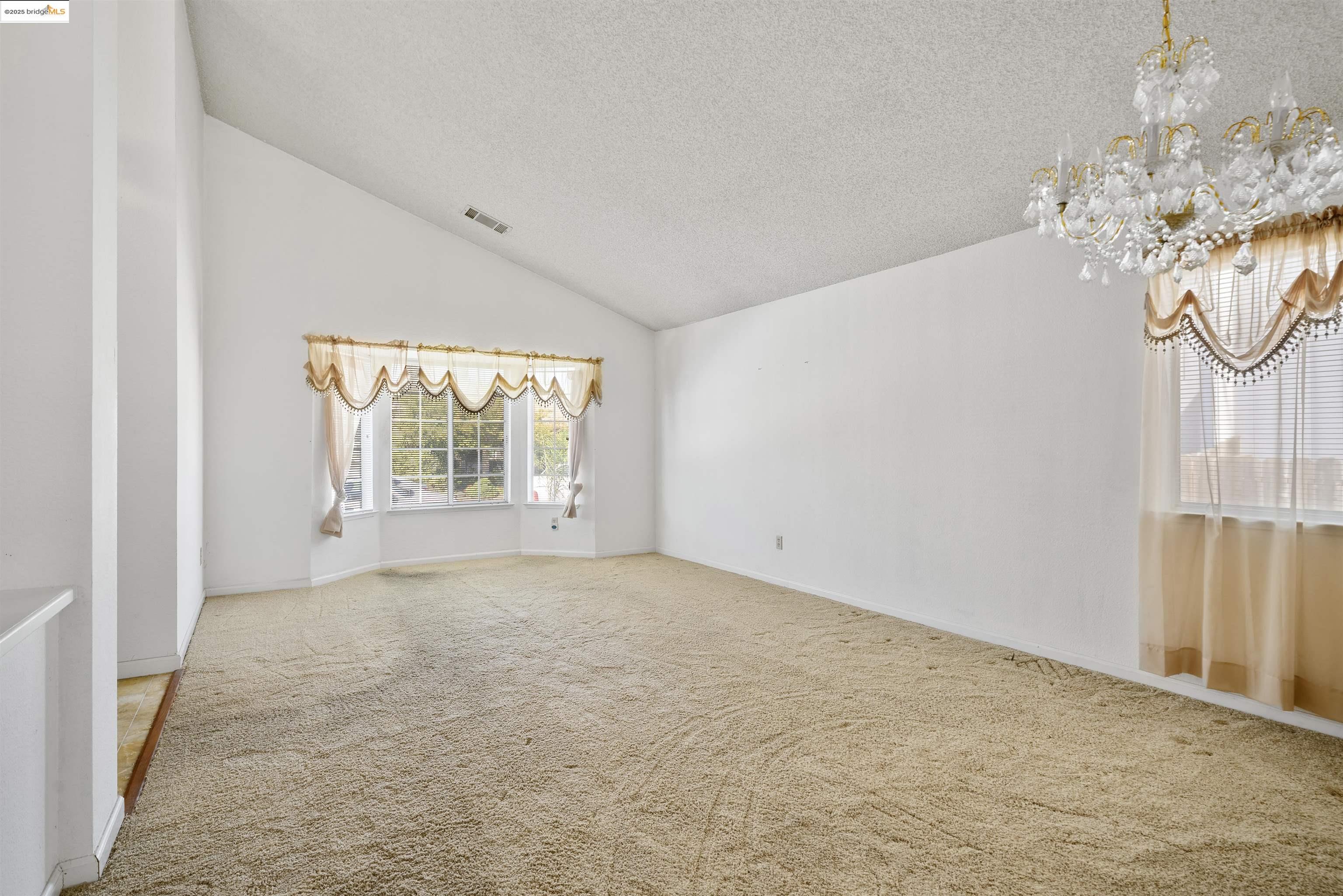 Detail Gallery Image 5 of 25 For 1031 Valley Oak Way, Fairfield,  CA 94533 - 3 Beds | 2 Baths