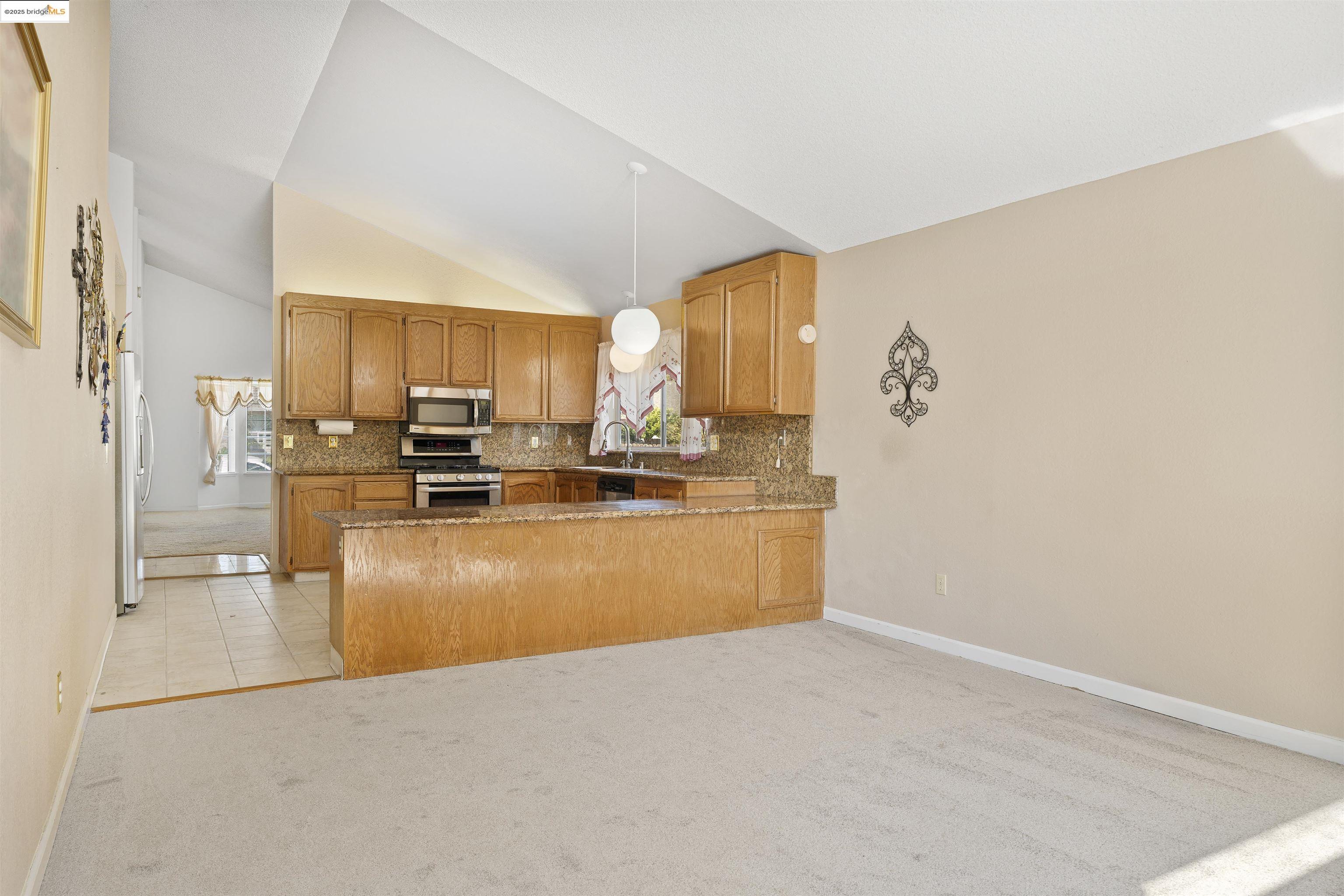 Detail Gallery Image 6 of 25 For 1031 Valley Oak Way, Fairfield,  CA 94533 - 3 Beds | 2 Baths