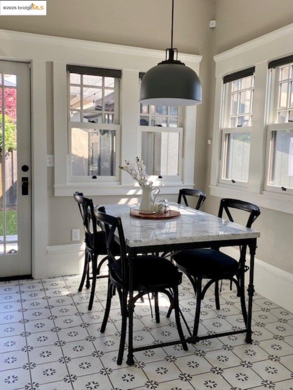 Detail Gallery Image 13 of 32 For 5540 Broadway, Oakland,  CA 94618 - 2 Beds | 2 Baths