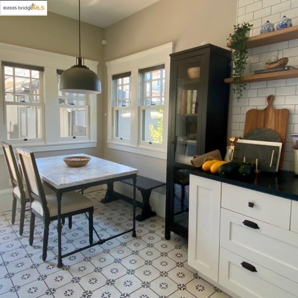 Detail Gallery Image 14 of 32 For 5540 Broadway, Oakland,  CA 94618 - 2 Beds | 2 Baths