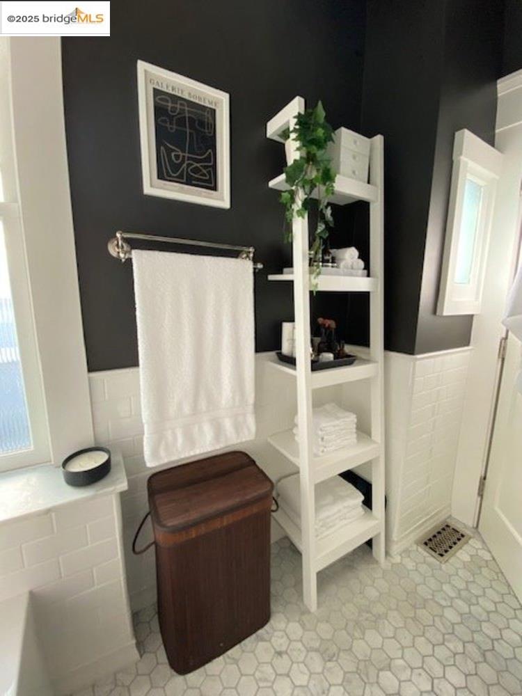 Detail Gallery Image 29 of 32 For 5540 Broadway, Oakland,  CA 94618 - 2 Beds | 2 Baths