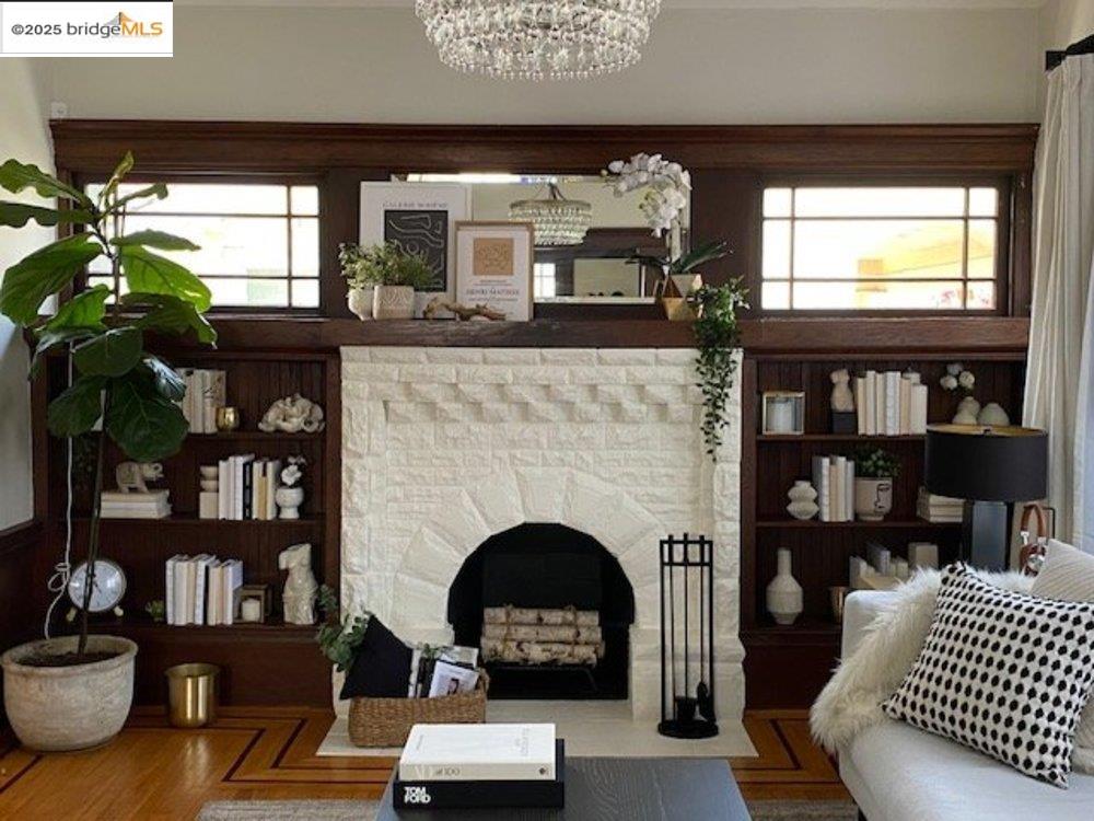 Detail Gallery Image 6 of 32 For 5540 Broadway, Oakland,  CA 94618 - 2 Beds | 2 Baths