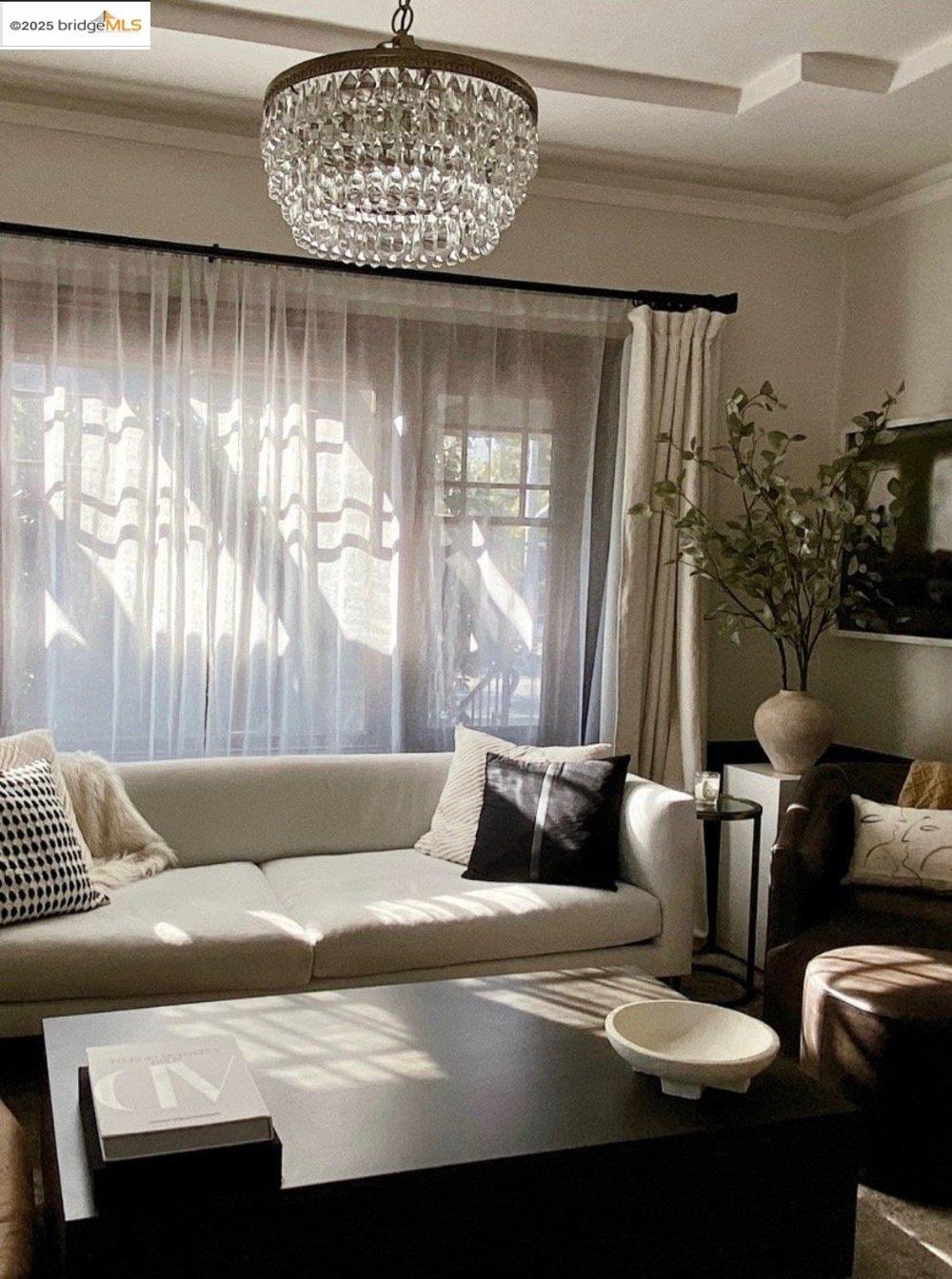 Detail Gallery Image 10 of 32 For 5540 Broadway, Oakland,  CA 94618 - 2 Beds | 2 Baths