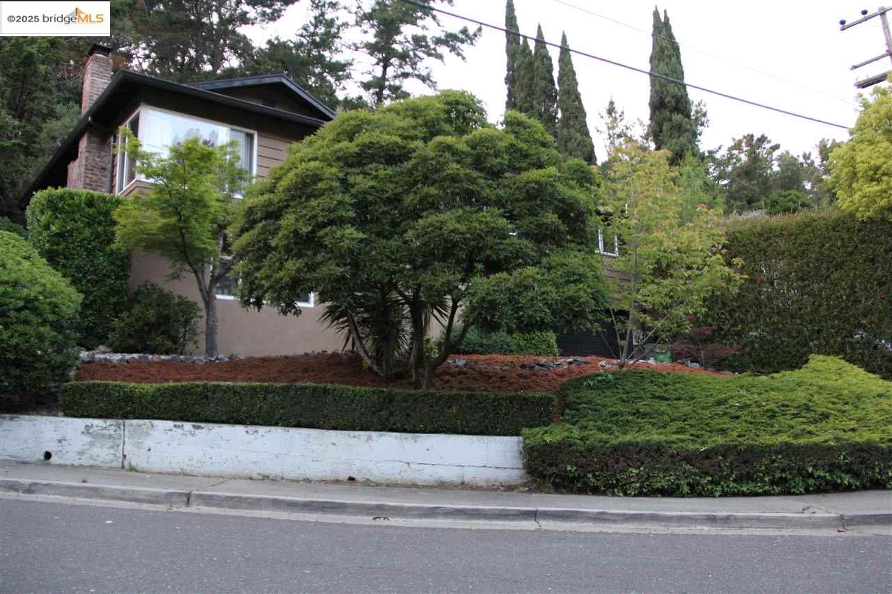 Detail Gallery Image 2 of 40 For Elysian Fields Drive, Oakland,  CA 94605 - 4 Beds | 2 Baths