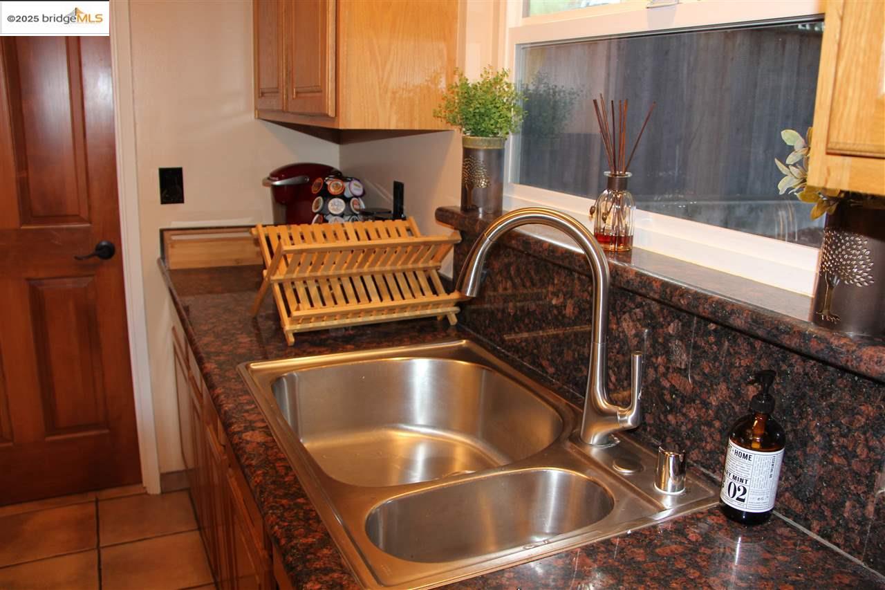 Detail Gallery Image 18 of 40 For Elysian Fields Drive, Oakland,  CA 94605 - 4 Beds | 2 Baths