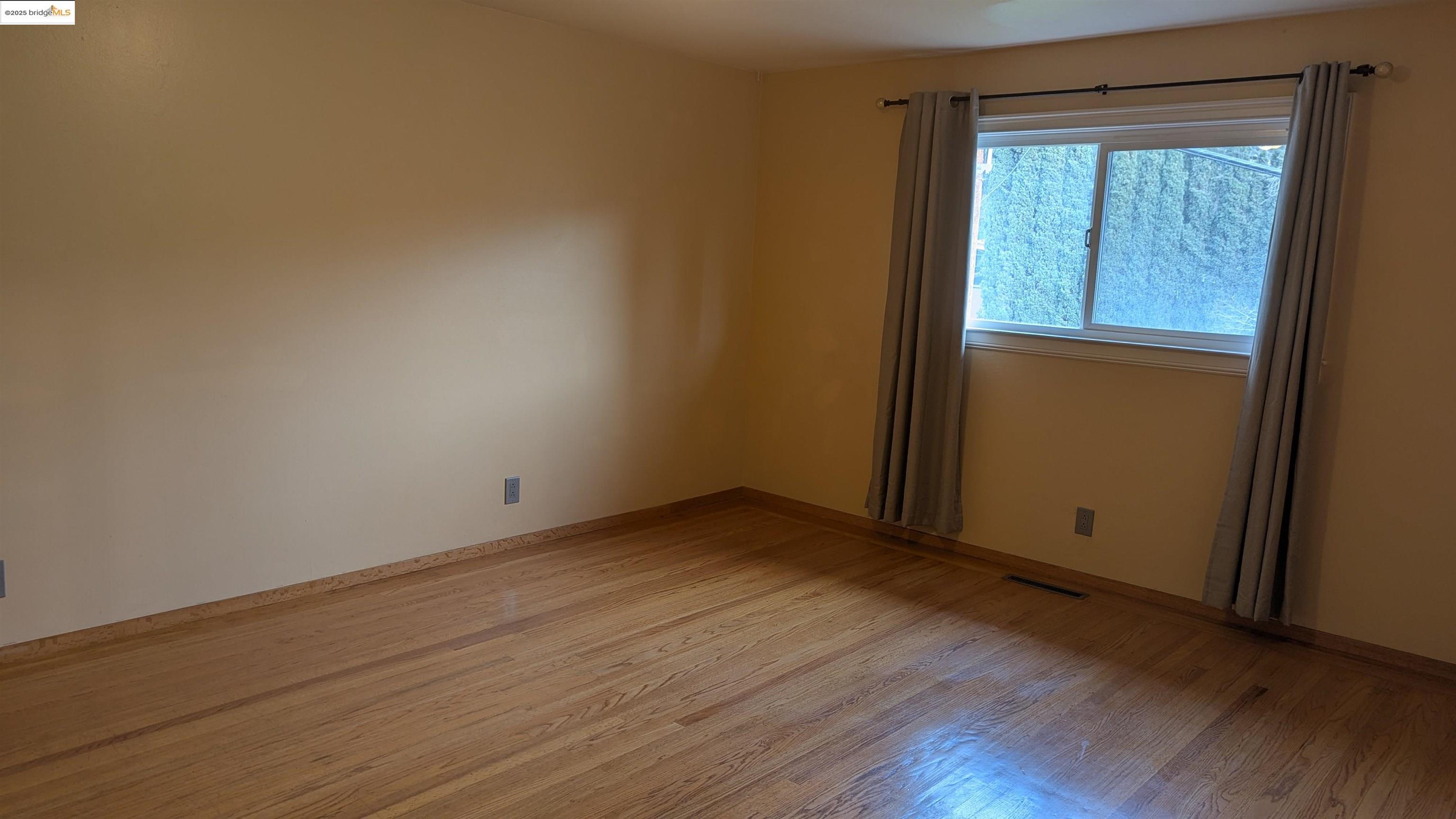 Detail Gallery Image 23 of 40 For Elysian Fields Drive, Oakland,  CA 94605 - 4 Beds | 2 Baths