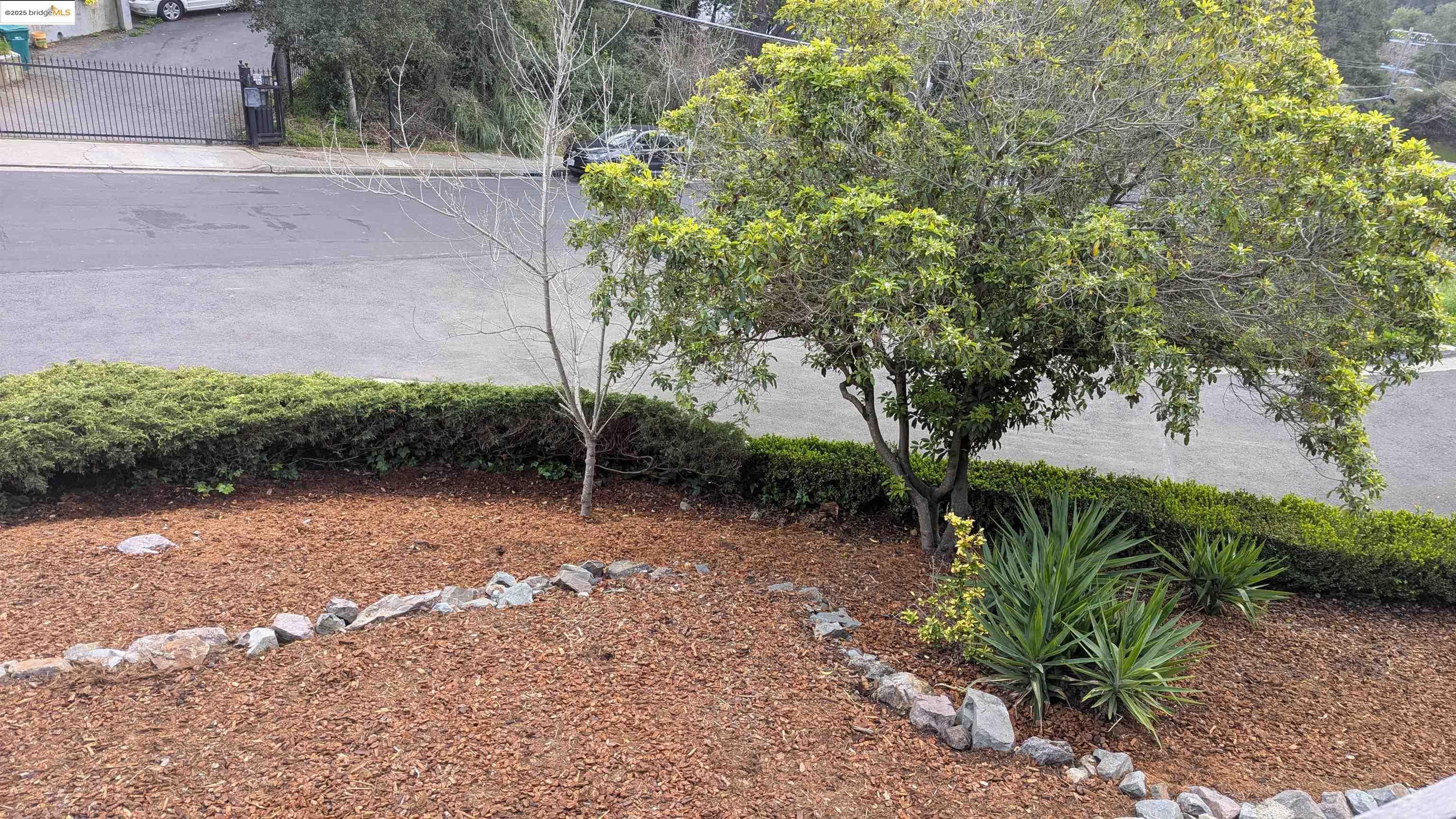 Detail Gallery Image 7 of 40 For Elysian Fields Drive, Oakland,  CA 94605 - 4 Beds | 2 Baths
