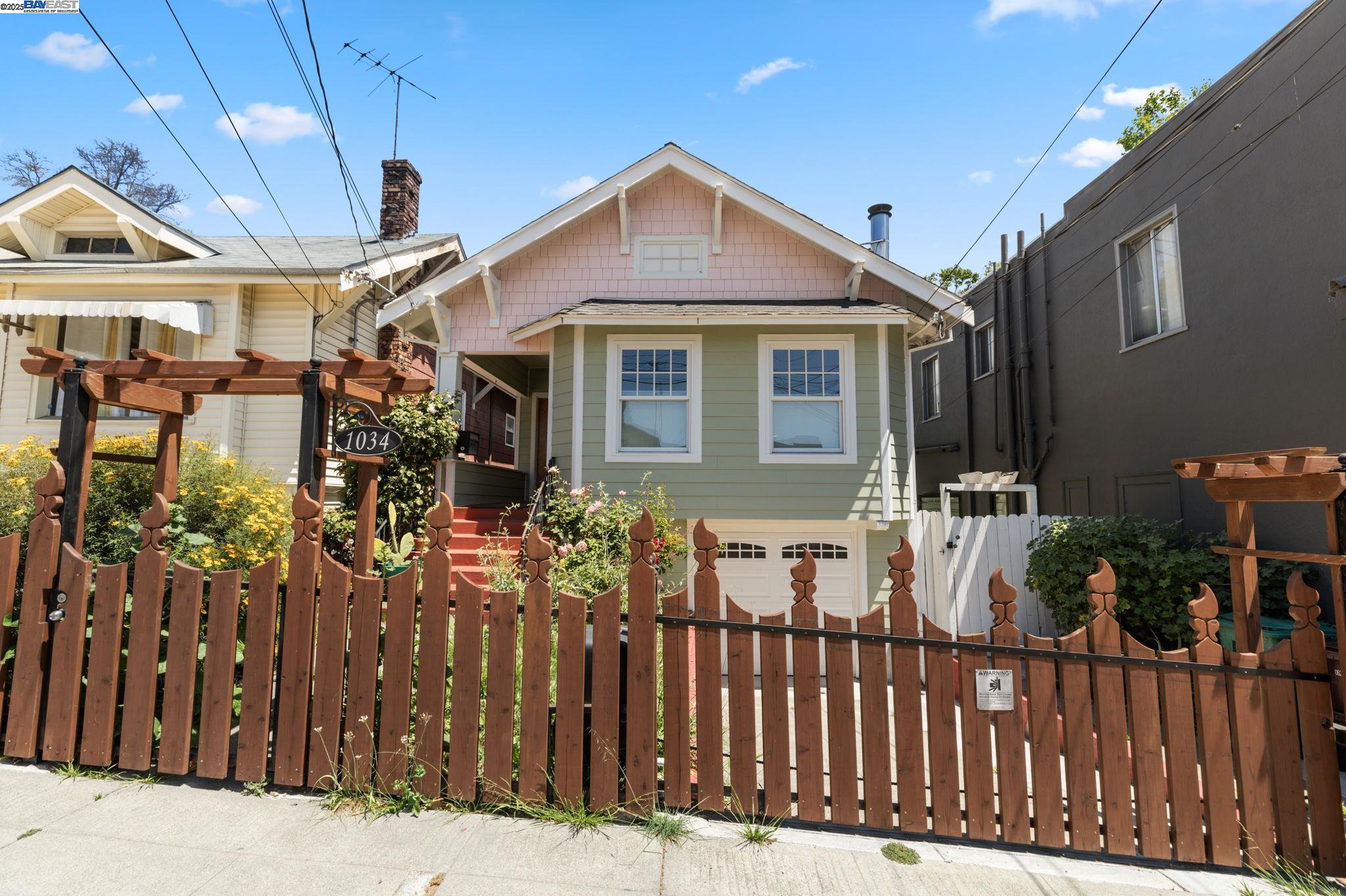 Detail Gallery Image 1 of 46 For 1034 21st St, Oakland,  CA 94606 - 2 Beds | 2 Baths