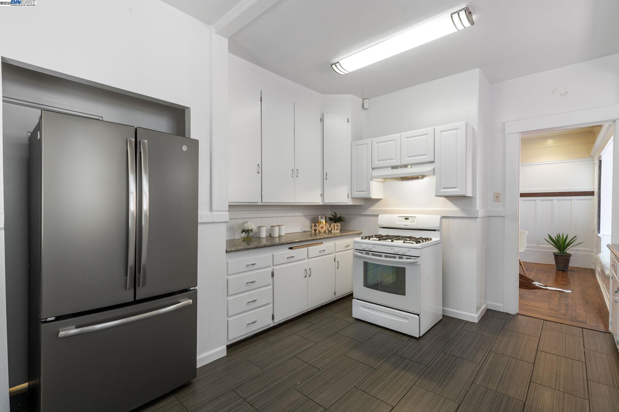 Detail Gallery Image 12 of 46 For 1034 21st St, Oakland,  CA 94606 - 2 Beds | 2 Baths