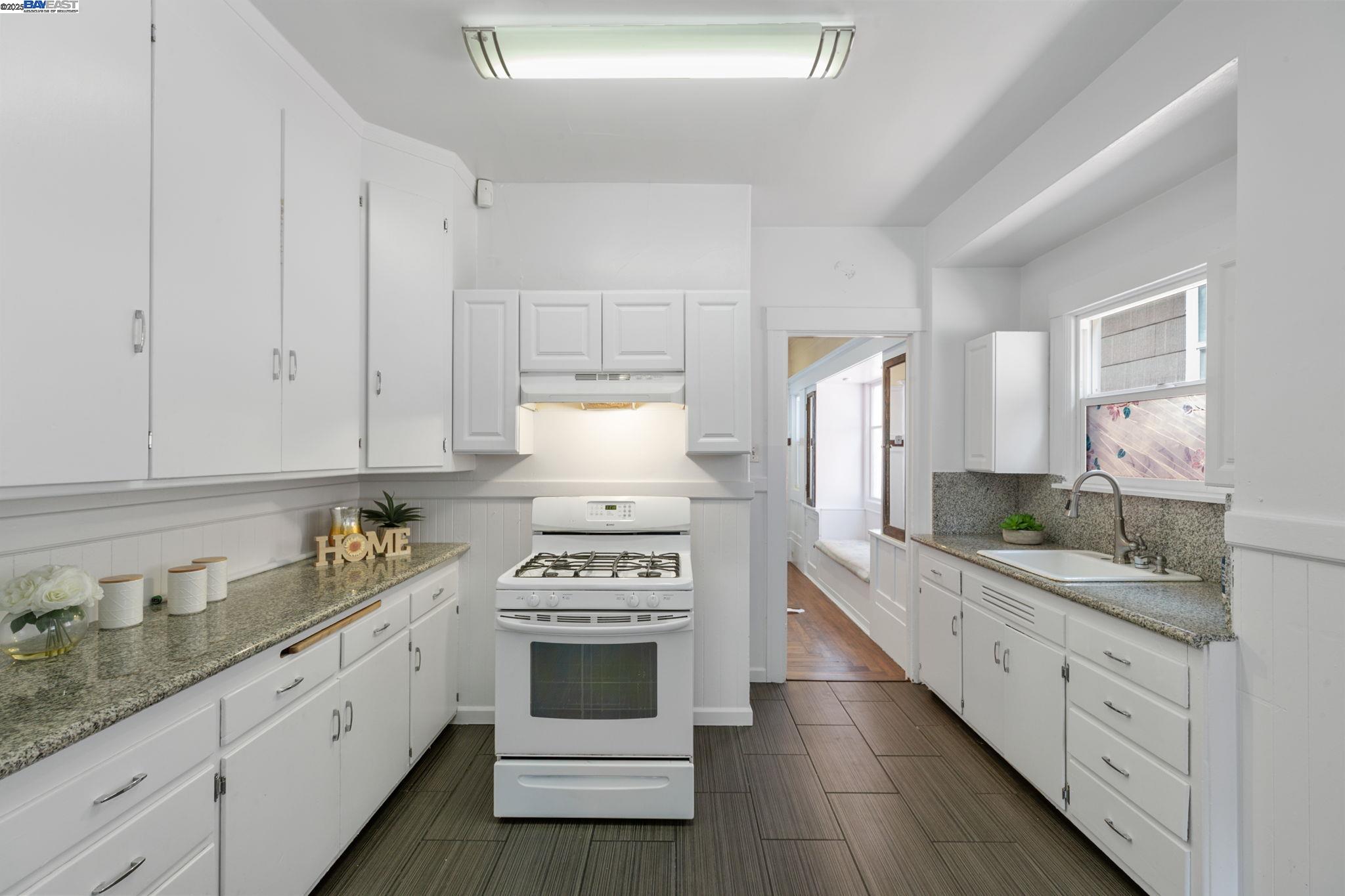 Detail Gallery Image 13 of 46 For 1034 21st St, Oakland,  CA 94606 - 2 Beds | 2 Baths
