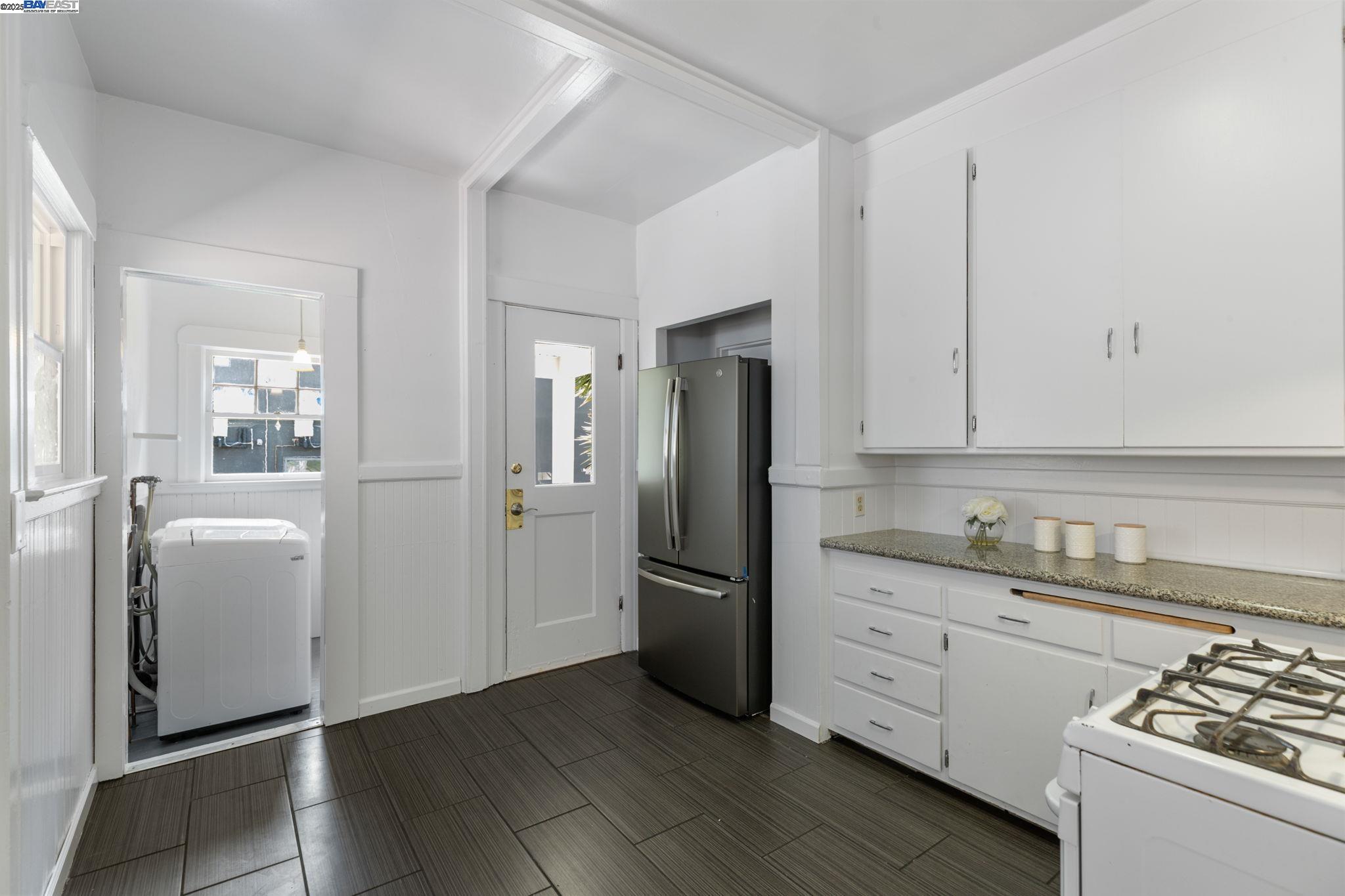 Detail Gallery Image 14 of 46 For 1034 21st St, Oakland,  CA 94606 - 2 Beds | 2 Baths