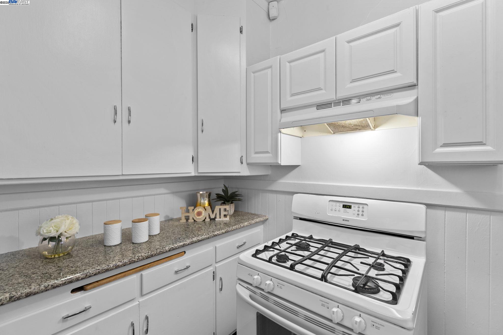 Detail Gallery Image 16 of 46 For 1034 21st St, Oakland,  CA 94606 - 2 Beds | 2 Baths