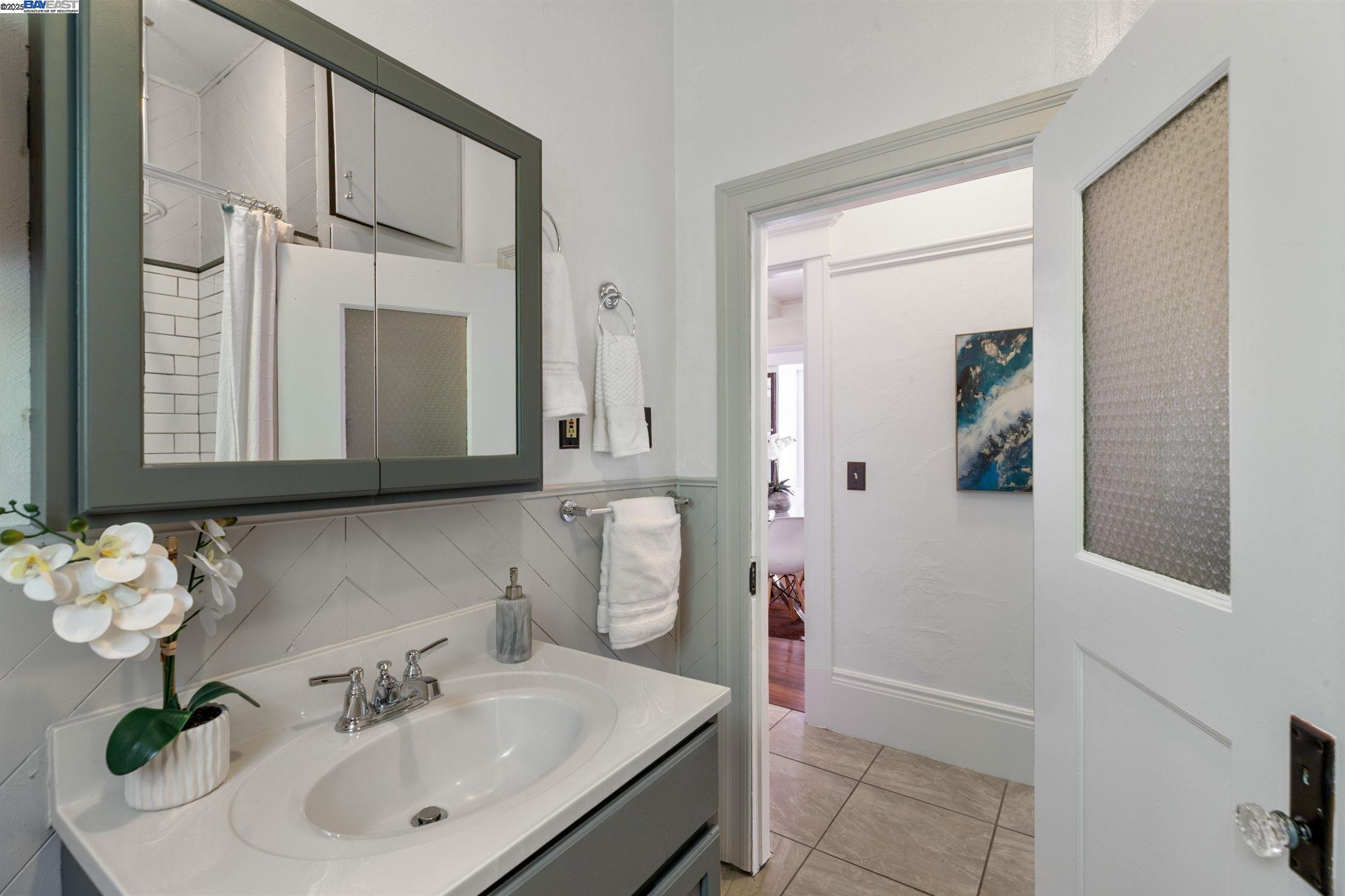 Detail Gallery Image 23 of 46 For 1034 21st St, Oakland,  CA 94606 - 2 Beds | 2 Baths