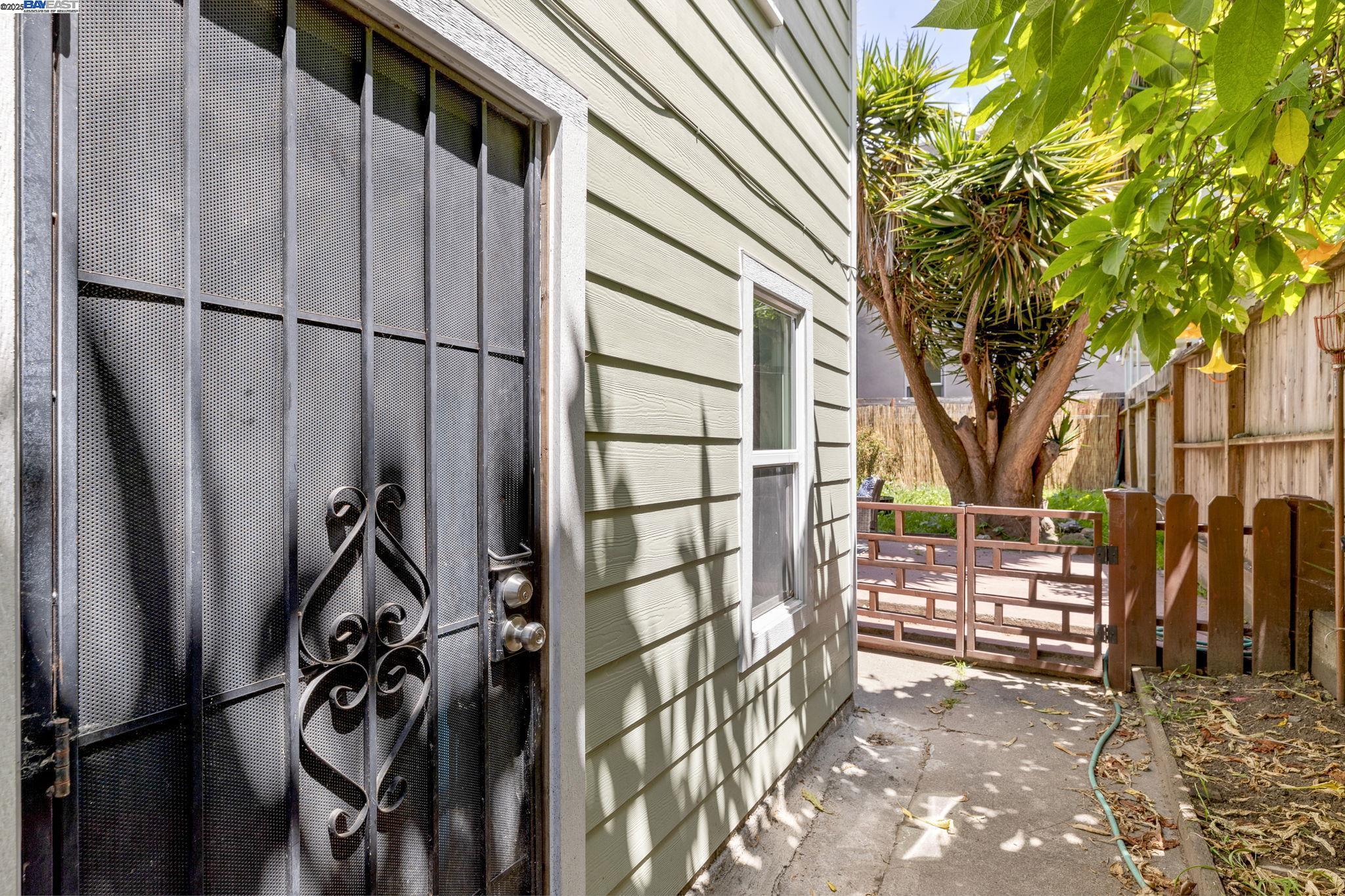 Detail Gallery Image 26 of 46 For 1034 21st St, Oakland,  CA 94606 - 2 Beds | 2 Baths