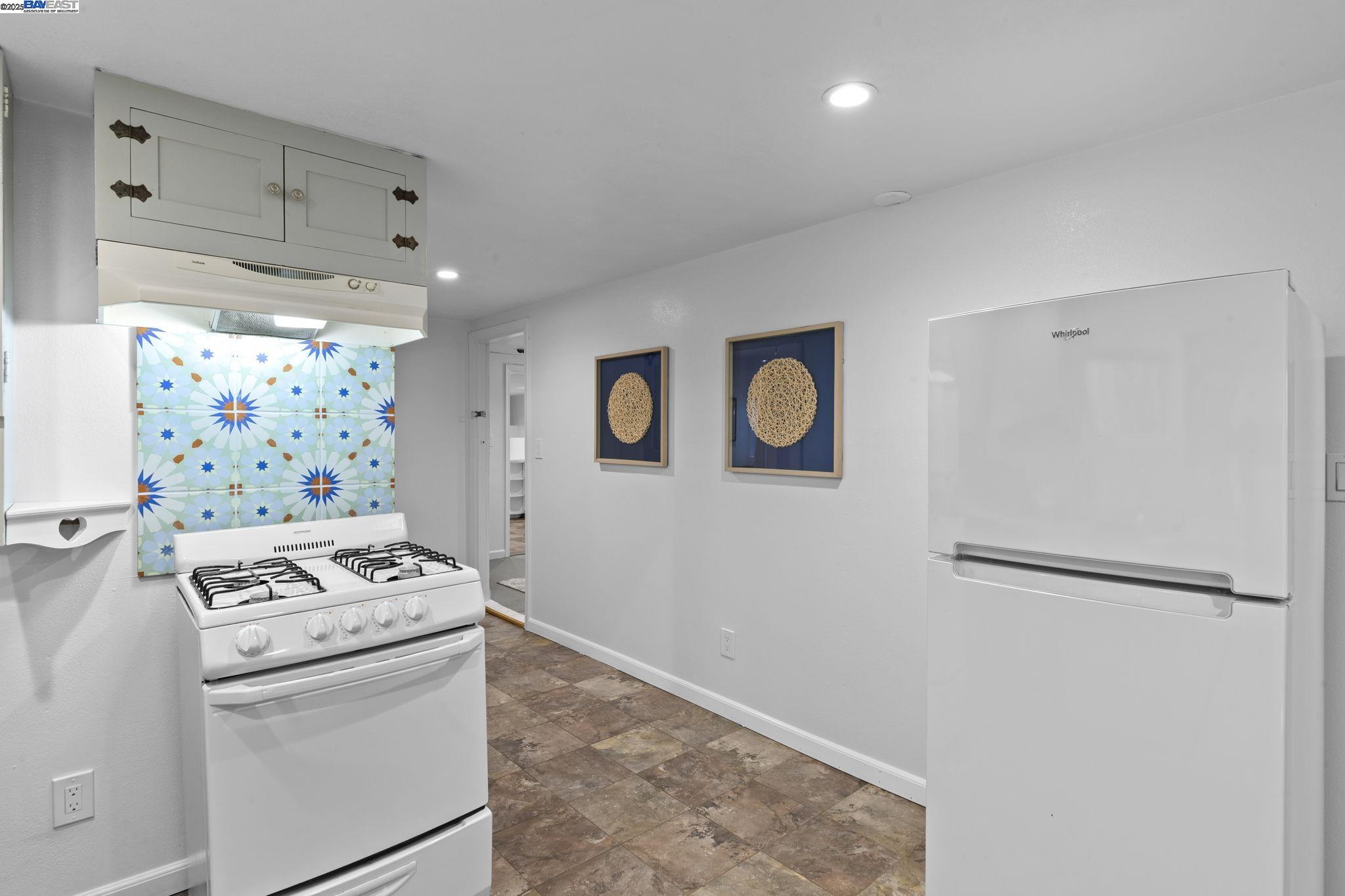 Detail Gallery Image 29 of 46 For 1034 21st St, Oakland,  CA 94606 - 2 Beds | 2 Baths