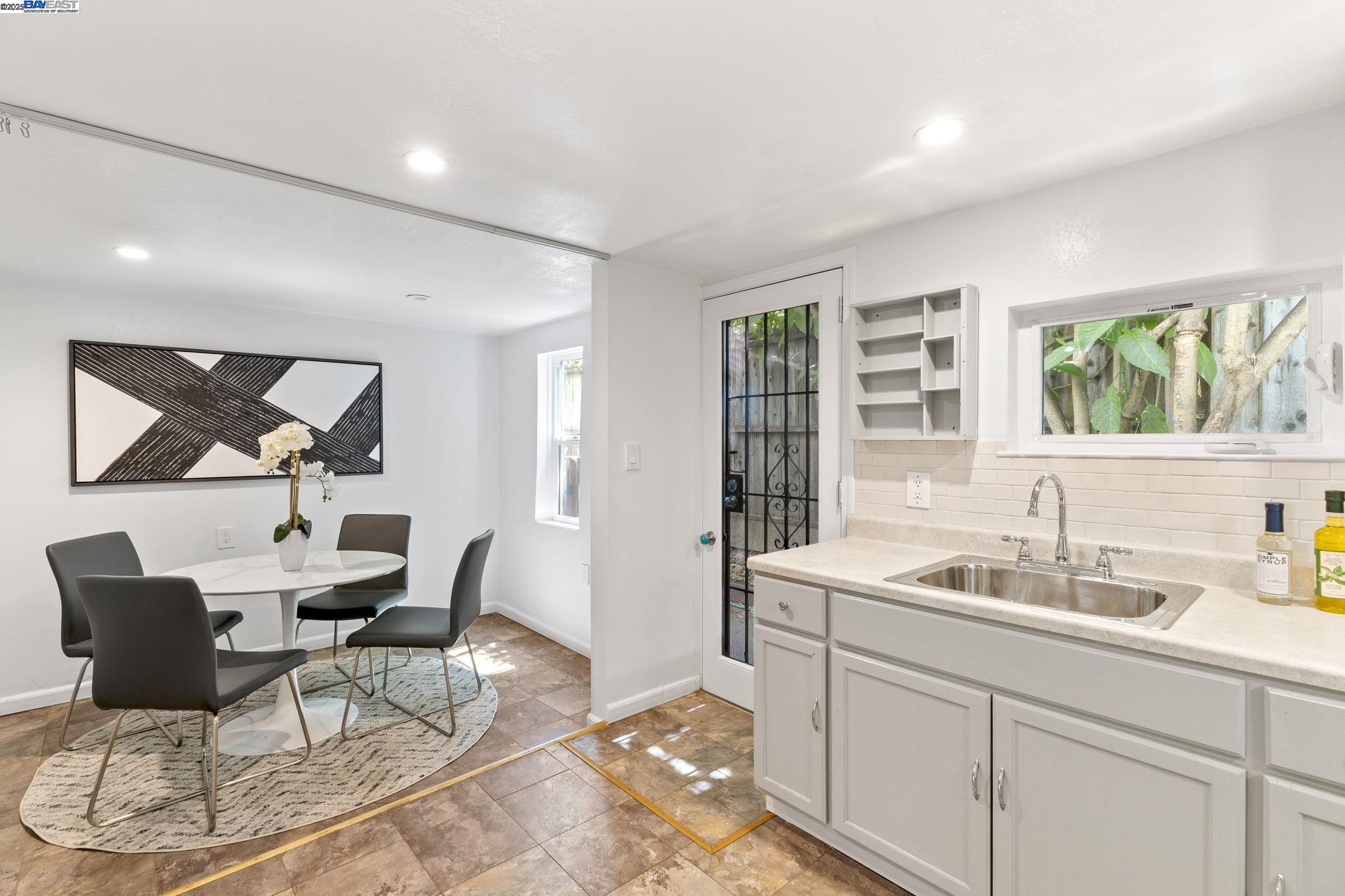 Detail Gallery Image 30 of 46 For 1034 21st St, Oakland,  CA 94606 - 2 Beds | 2 Baths