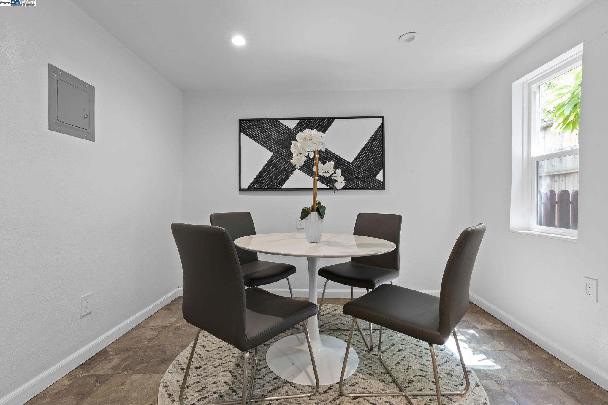 Detail Gallery Image 31 of 46 For 1034 21st St, Oakland,  CA 94606 - 2 Beds | 2 Baths