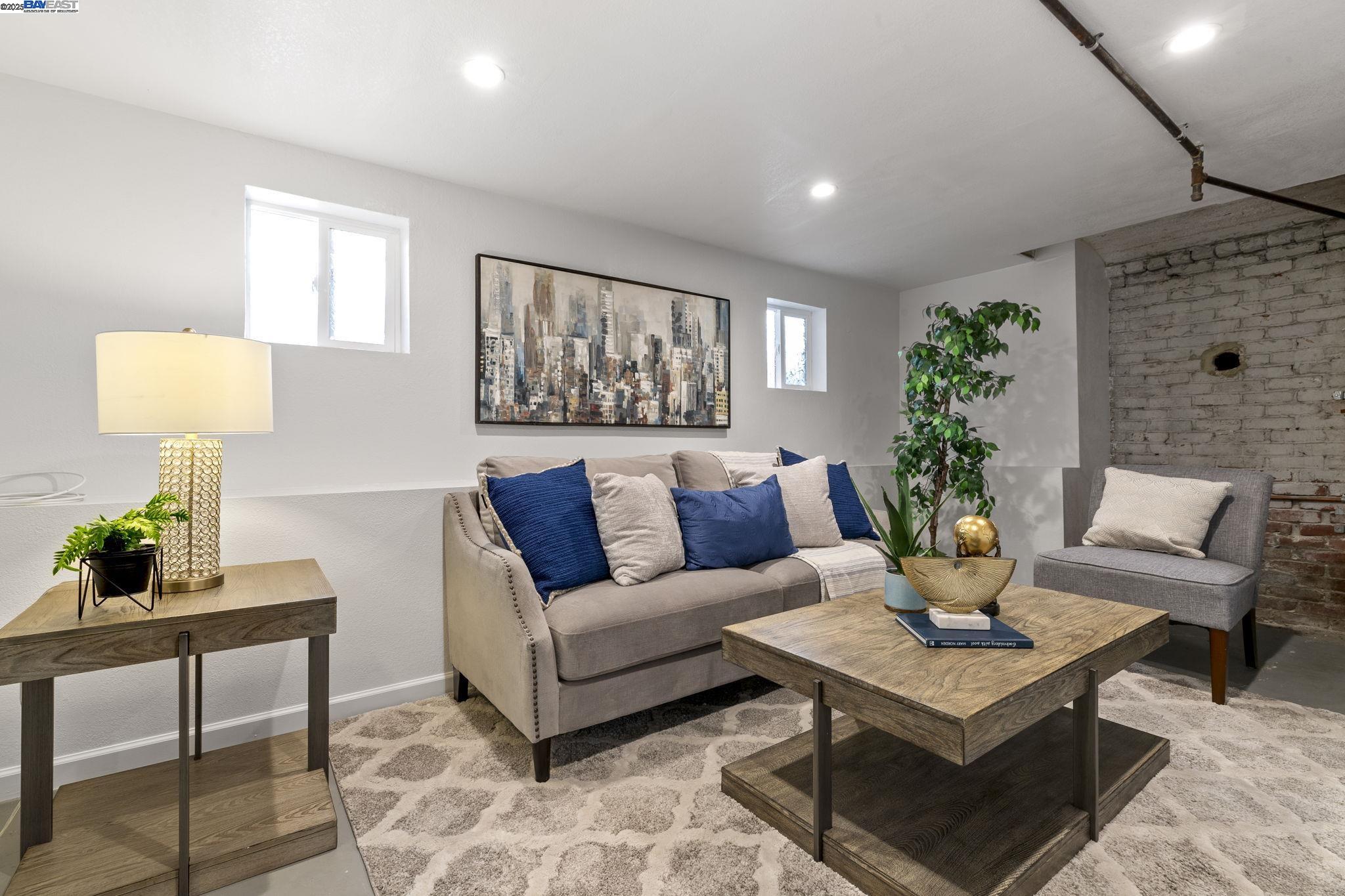 Detail Gallery Image 32 of 46 For 1034 21st St, Oakland,  CA 94606 - 2 Beds | 2 Baths