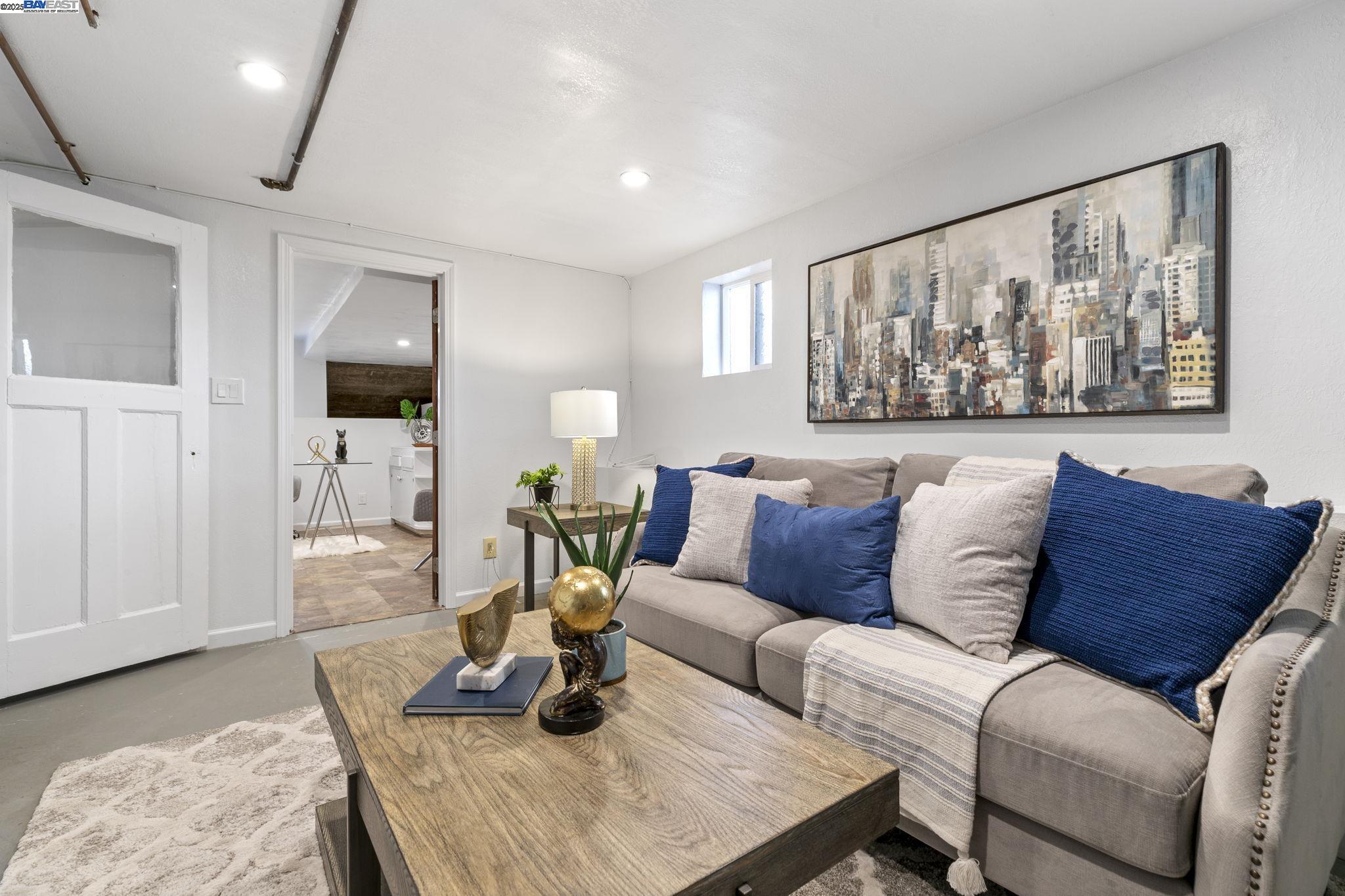 Detail Gallery Image 33 of 46 For 1034 21st St, Oakland,  CA 94606 - 2 Beds | 2 Baths