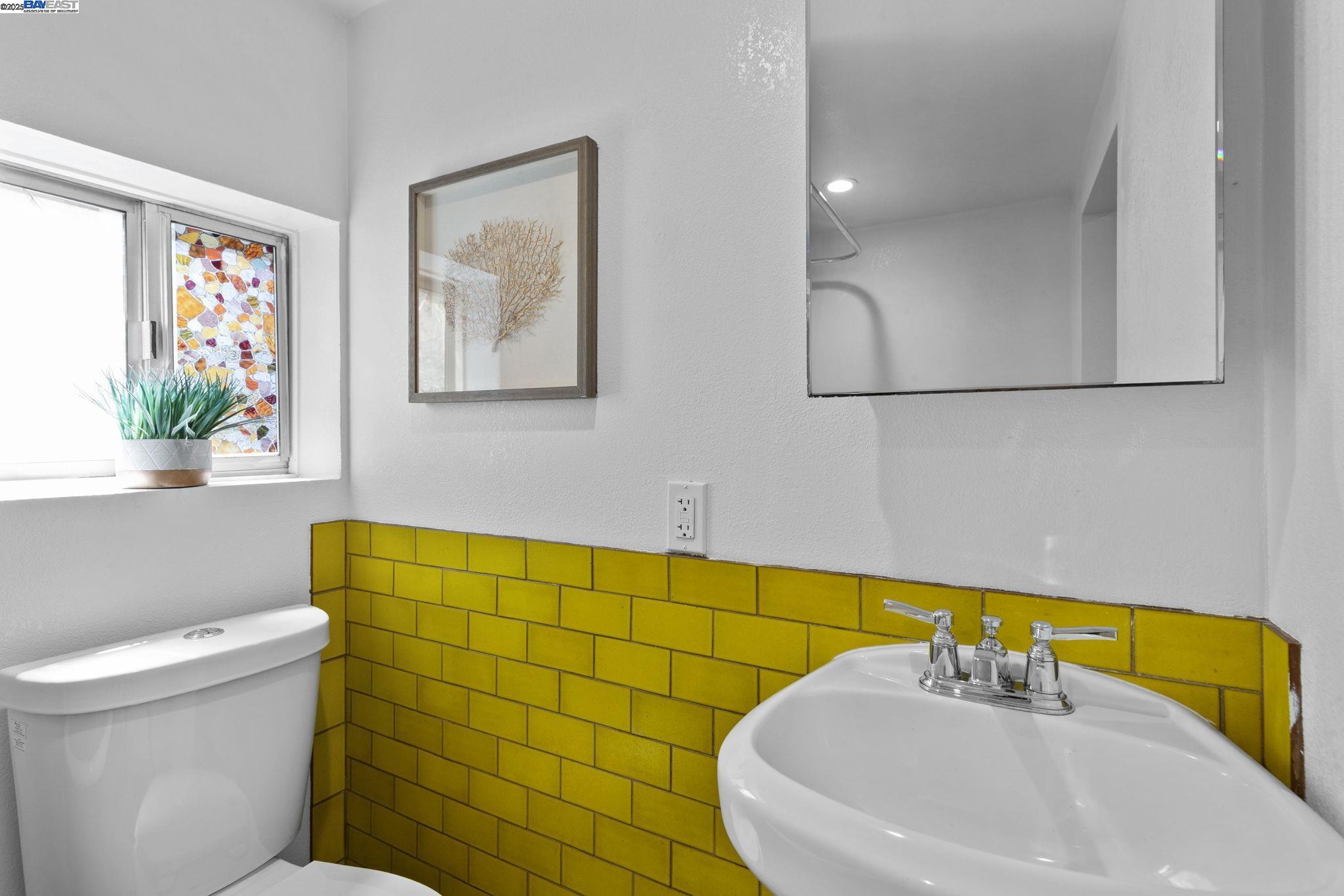 Detail Gallery Image 40 of 46 For 1034 21st St, Oakland,  CA 94606 - 2 Beds | 2 Baths