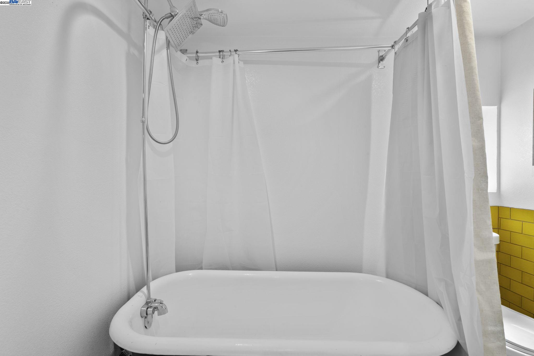 Detail Gallery Image 41 of 46 For 1034 21st St, Oakland,  CA 94606 - 2 Beds | 2 Baths