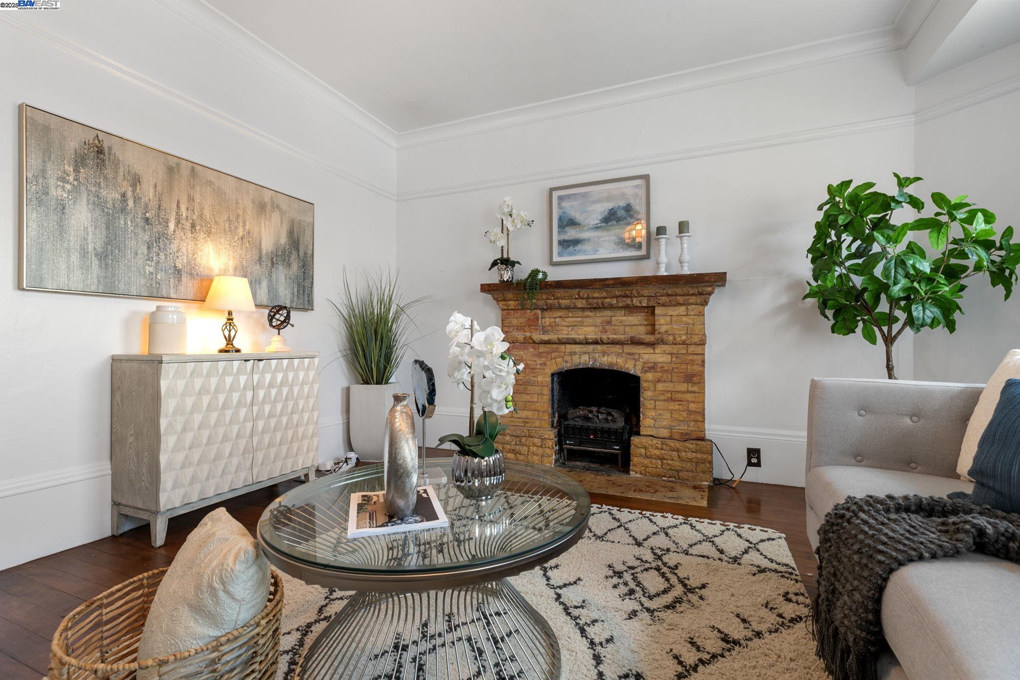 Detail Gallery Image 9 of 46 For 1034 21st St, Oakland,  CA 94606 - 2 Beds | 2 Baths