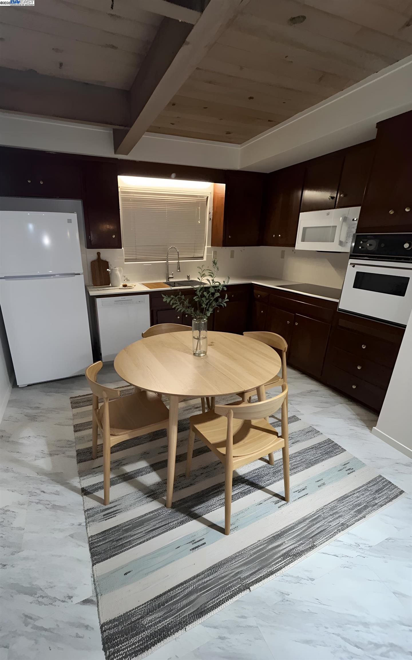 Detail Gallery Image 2 of 16 For 900 F, Davis,  CA 95616 - 3 Beds | 1/1 Baths