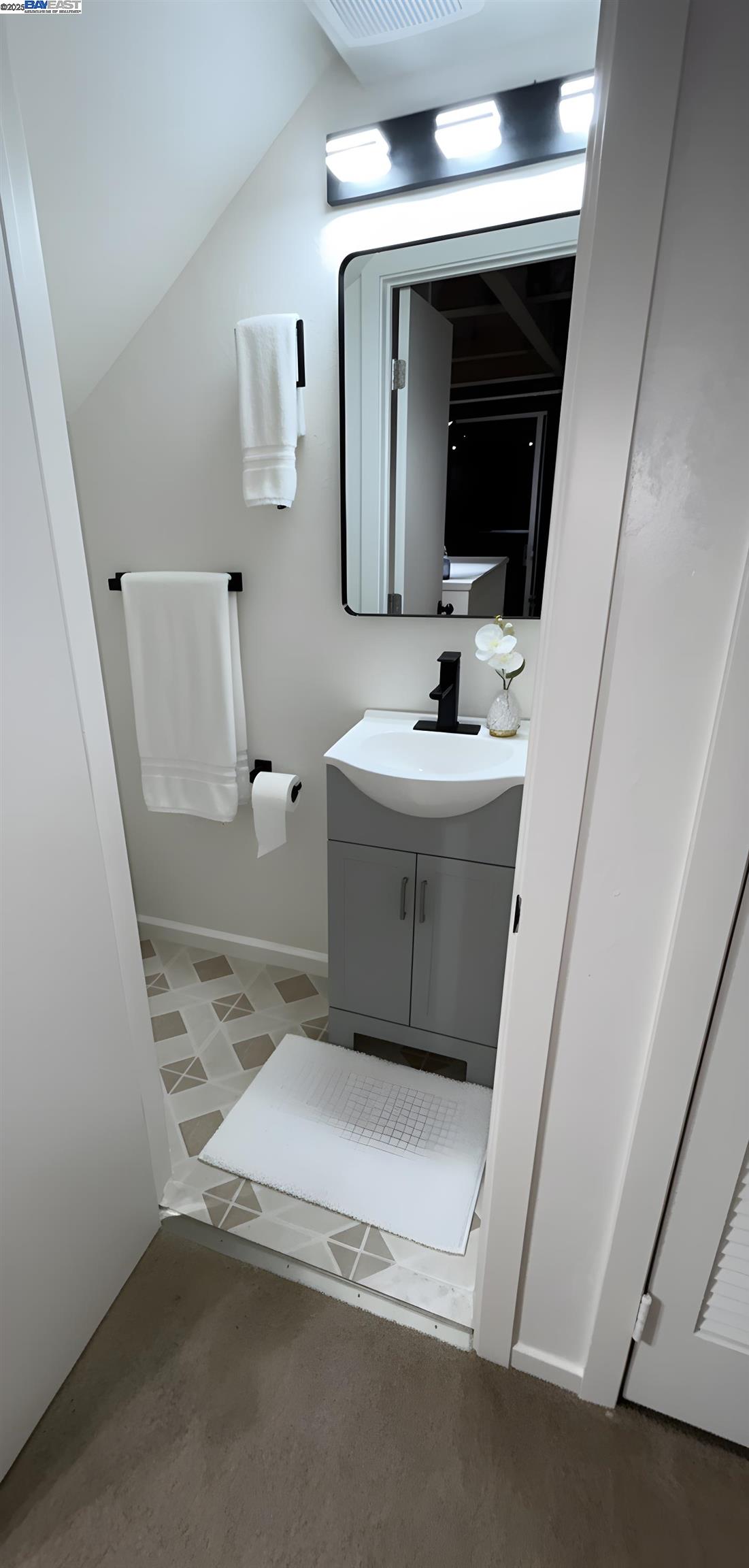 Detail Gallery Image 9 of 16 For 900 F, Davis,  CA 95616 - 3 Beds | 1/1 Baths