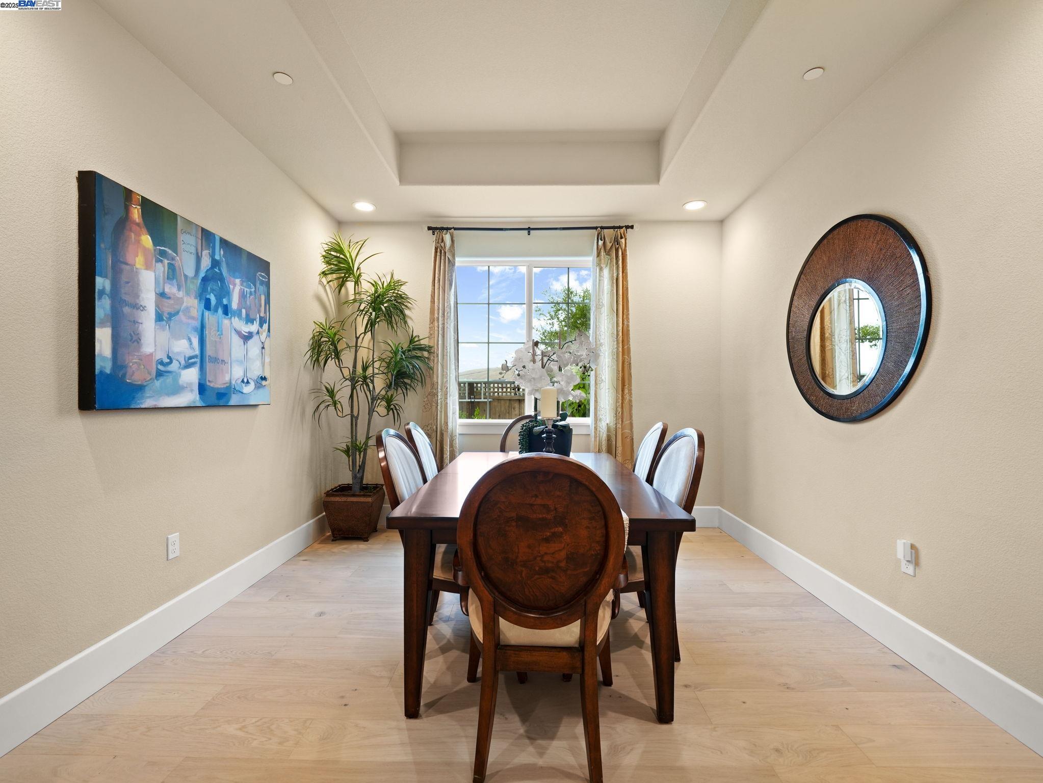 Detail Gallery Image 5 of 44 For 7211 Kylemore Ct, Dublin,  CA 94568 - 5 Beds | 3 Baths